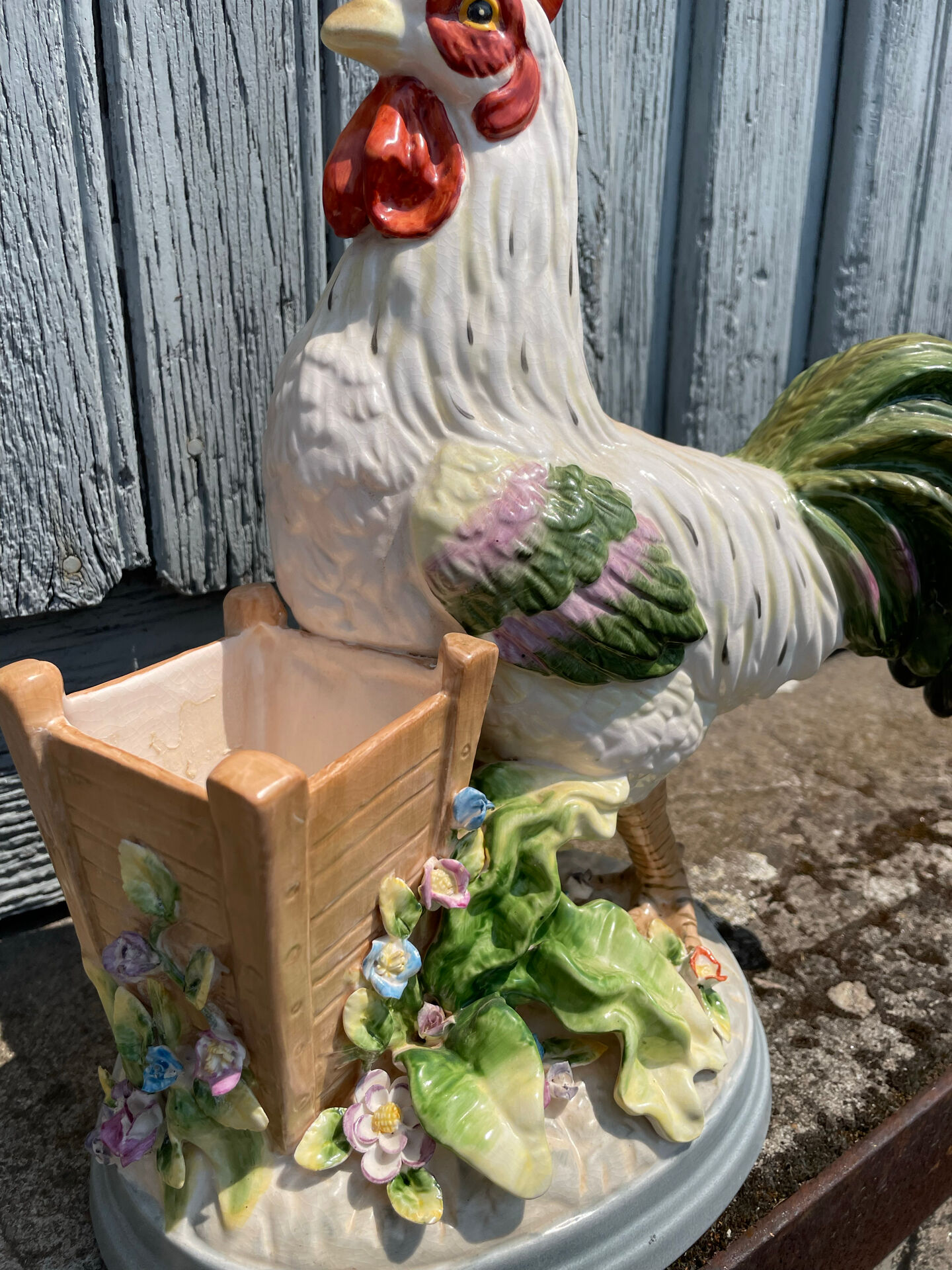 Sculpture de coq en céramique, coloration faite à la main