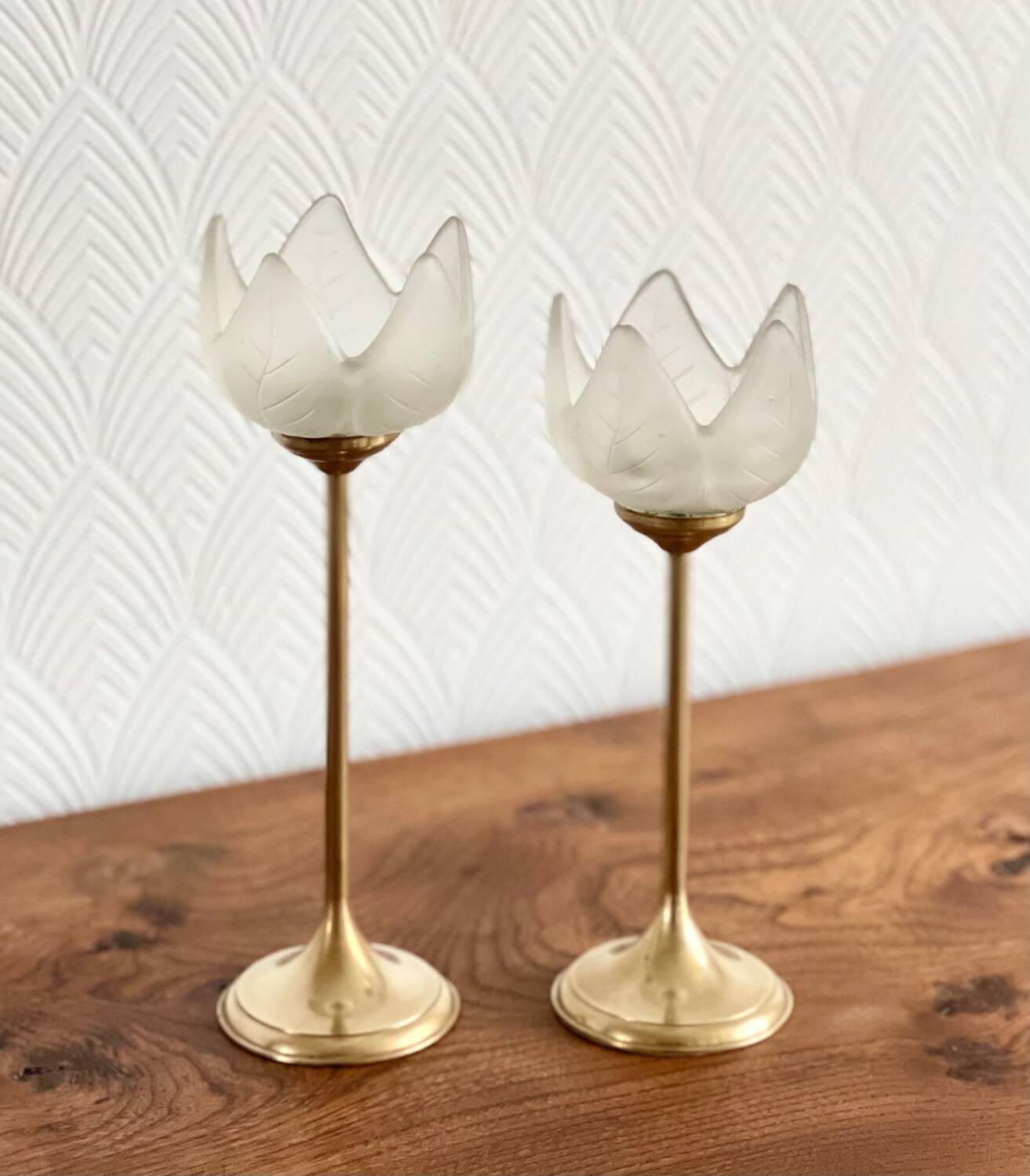 Pair of tulip-shaped candle holders in frosted glass and brass.
