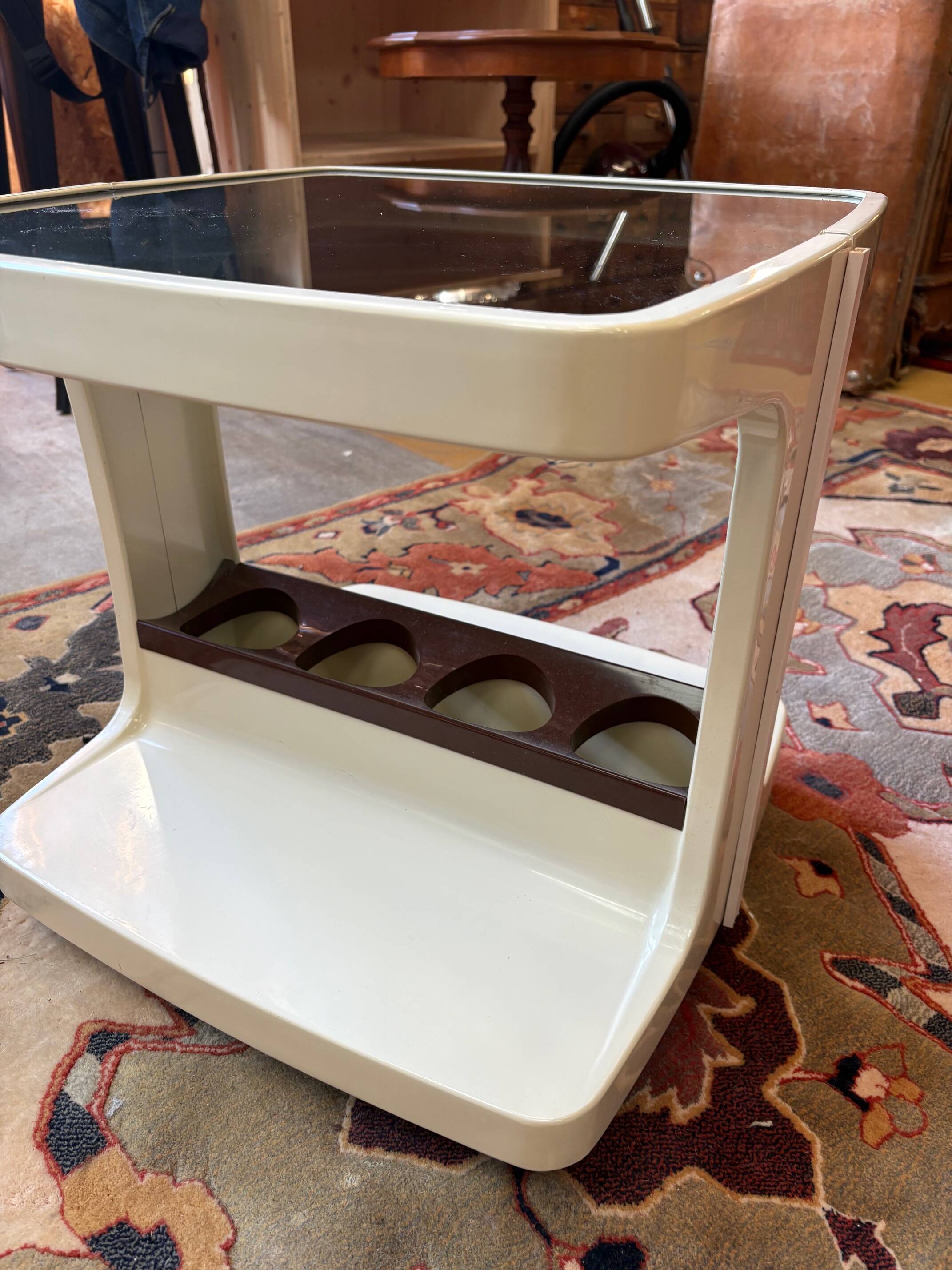 Desserte roulante vintage années 70 en plastique et miroir fumé
