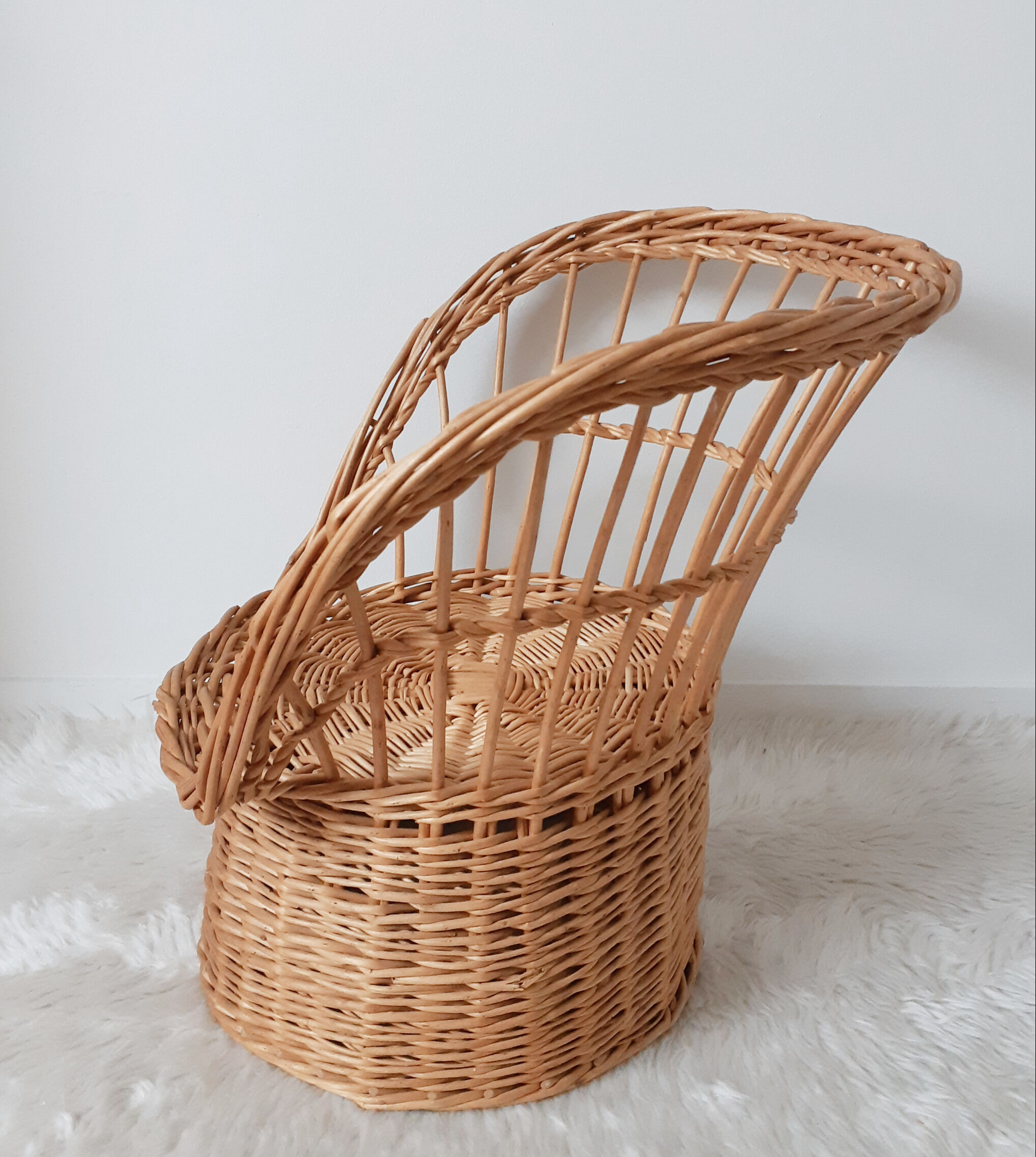 armchair basket in wicker / rattan, child, vintage