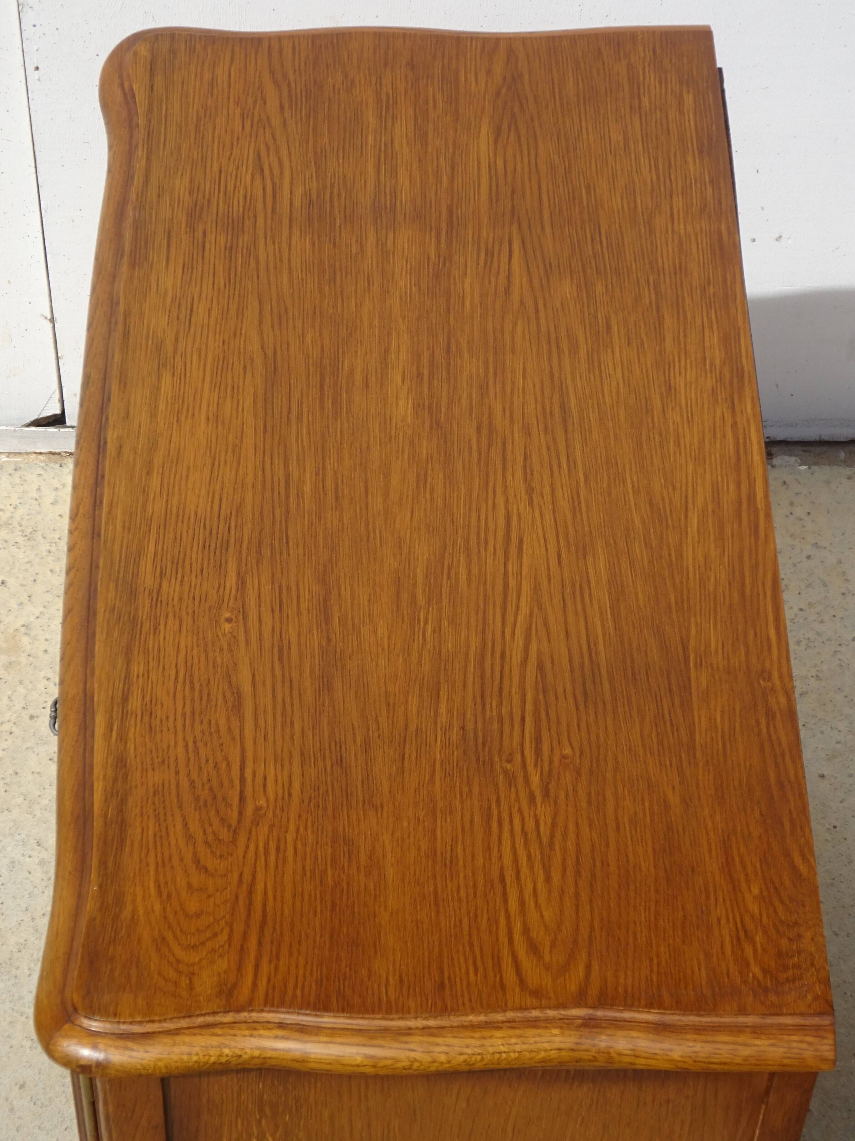 Small oak sideboard, rotating tray