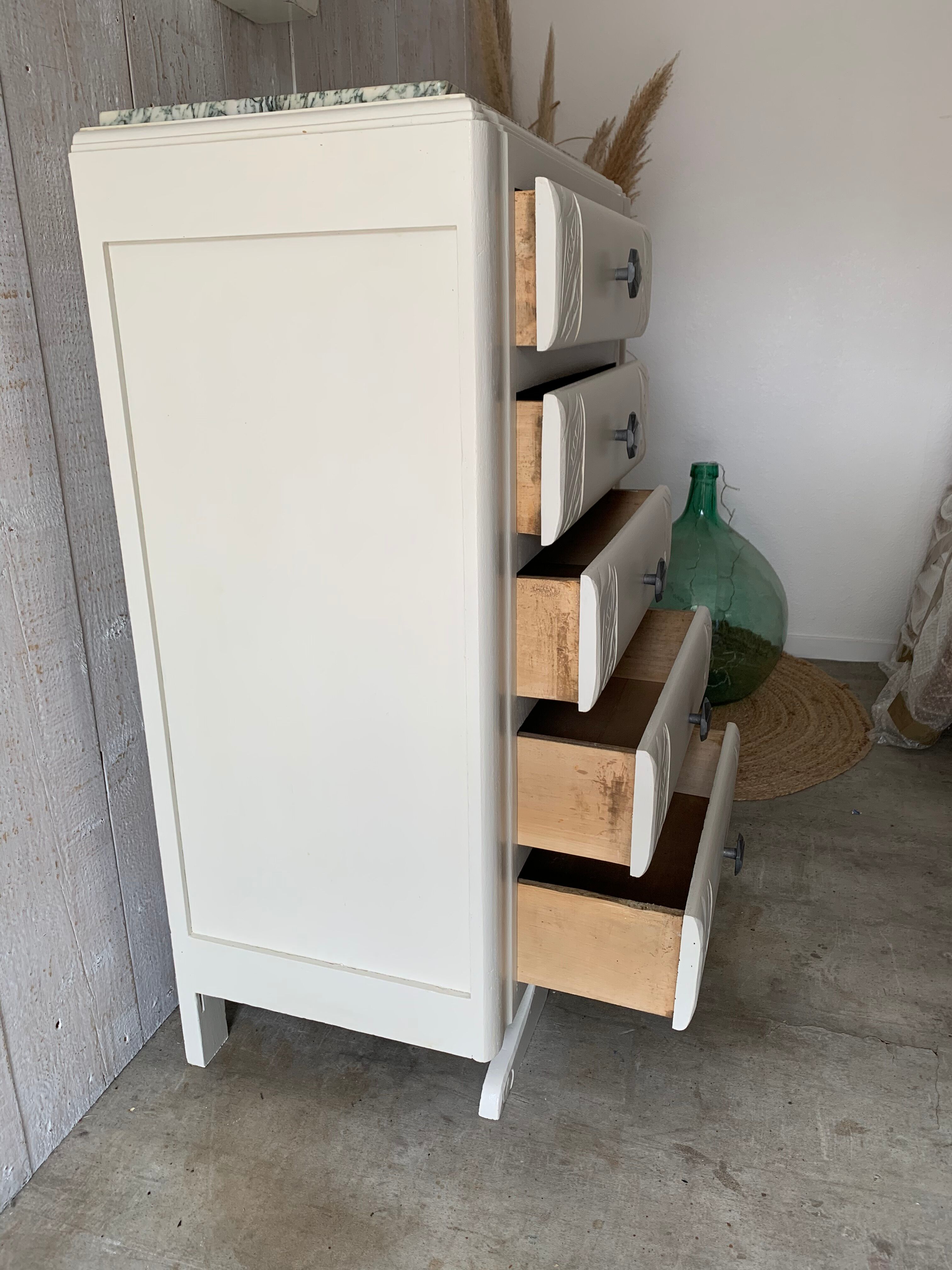 Art deco cloth maker