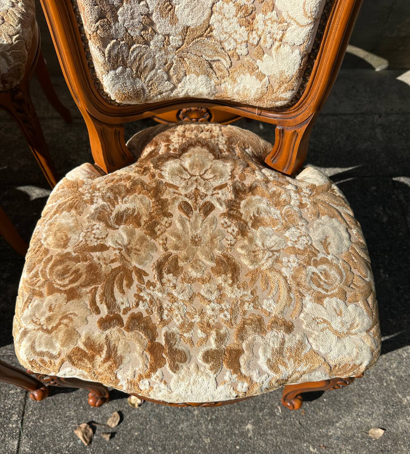 8 cherry wood chairs in Louis XV style with velvet upholstery.