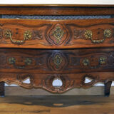 Provençal chest of drawers in solid walnut from Nîmes, Louis XV period