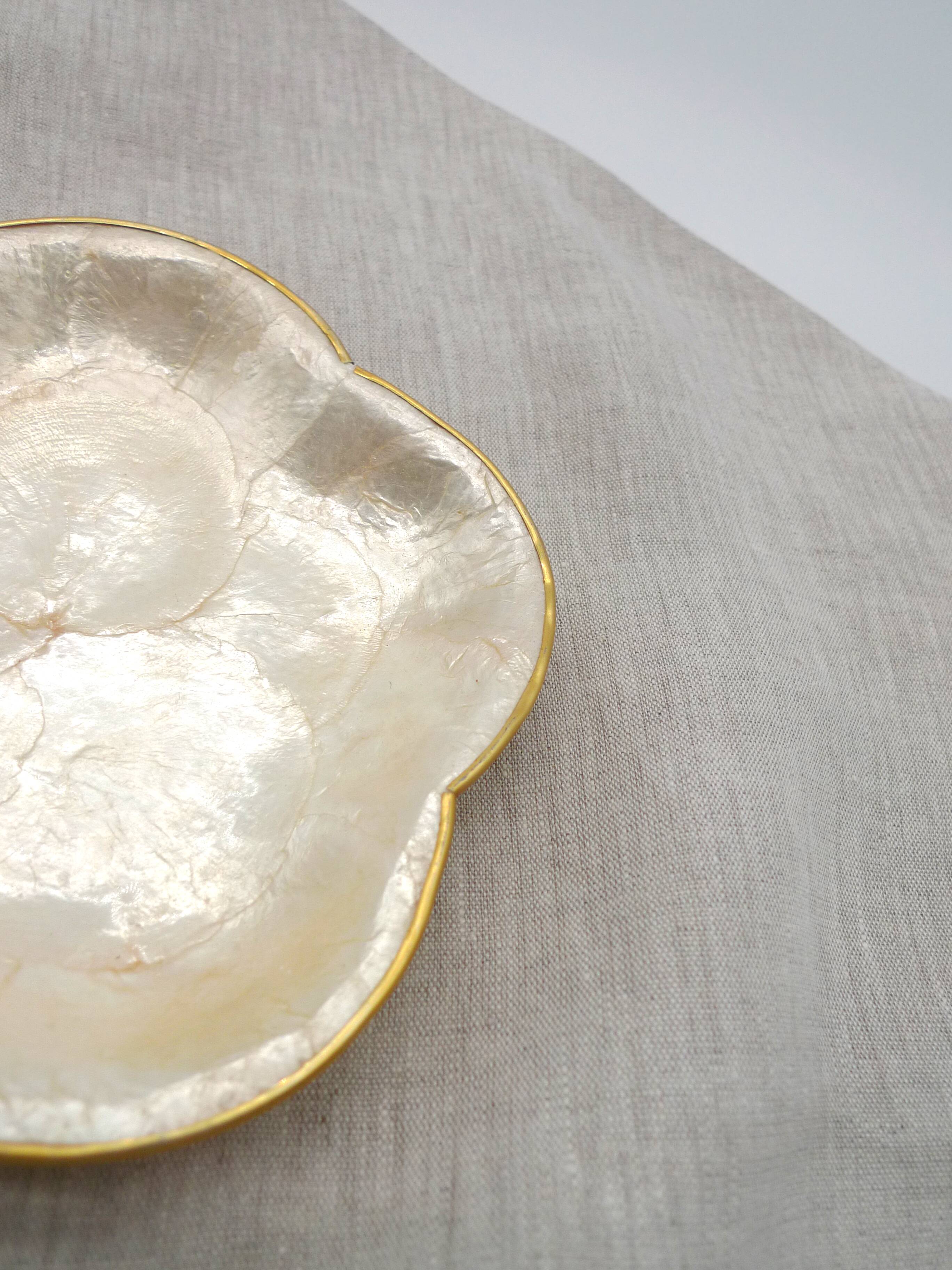 Empty pocket in mother-of-pearl and brass