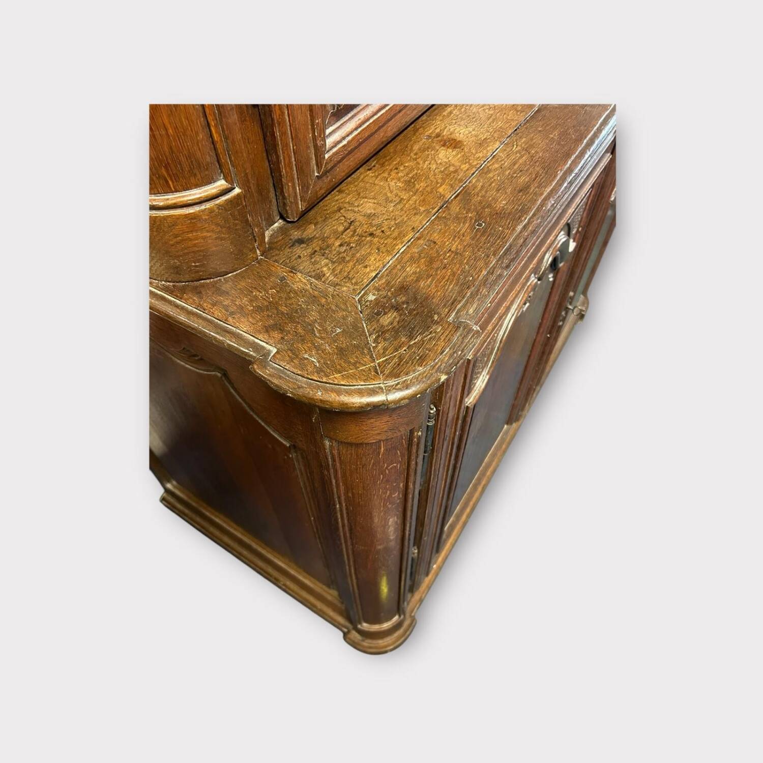 Two-body presentation buffet from the regency period in oak, 18th century parisian work