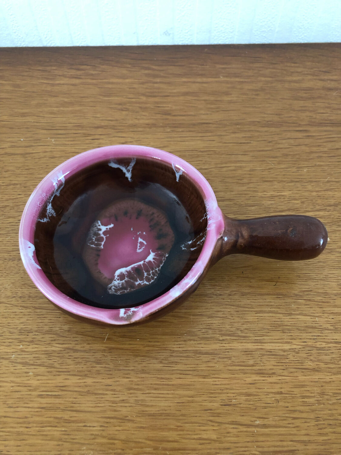 Brown and pink glazed terracotta caquelon