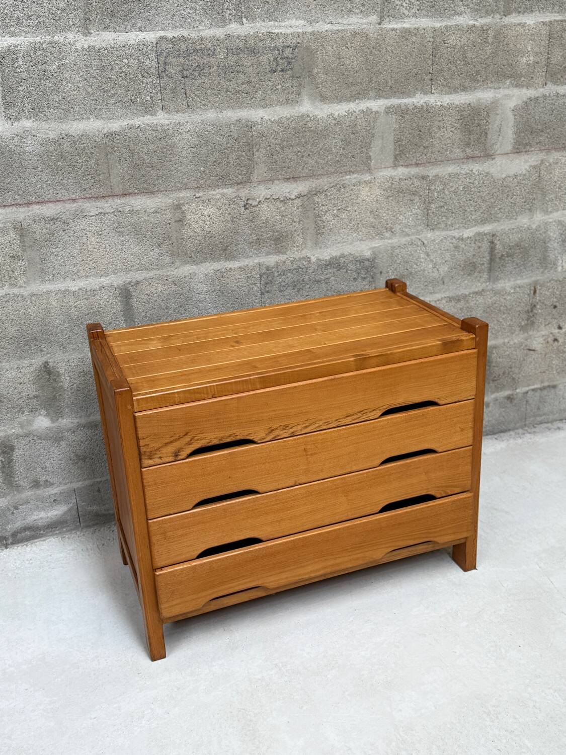 Vintage chest of drawers