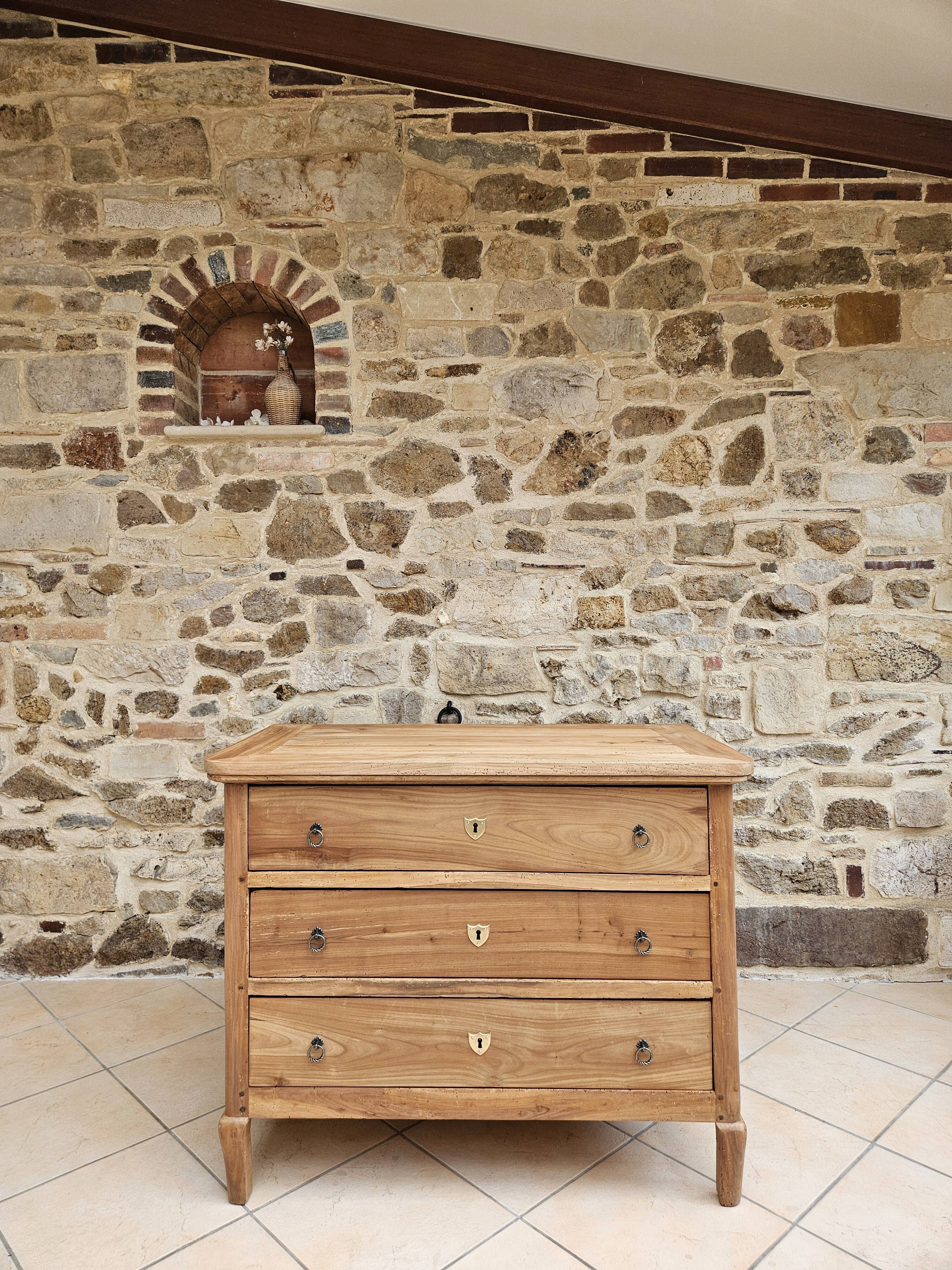 Antique chest of drawers