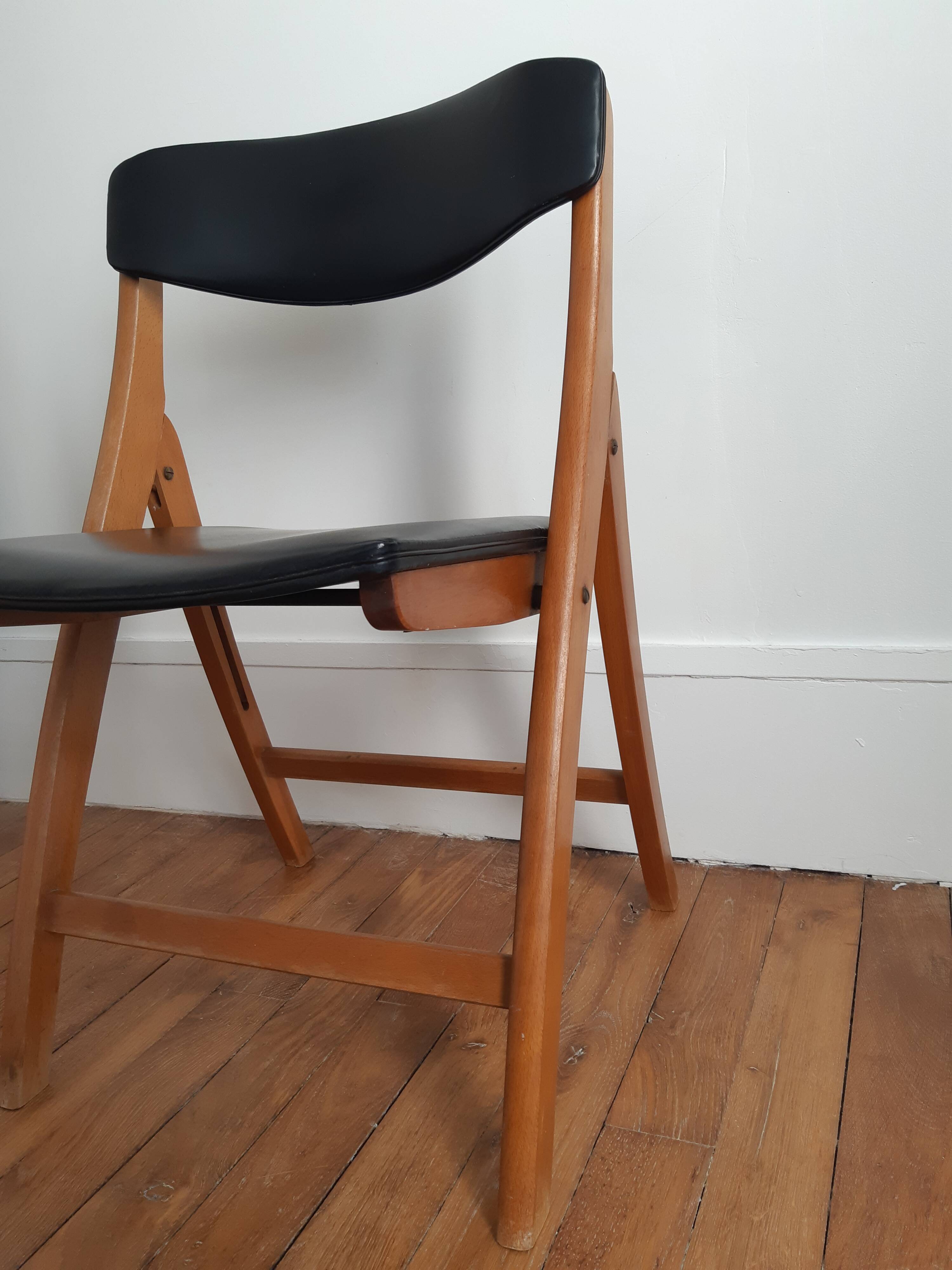 Set of 2 folding chairs in wood and skai