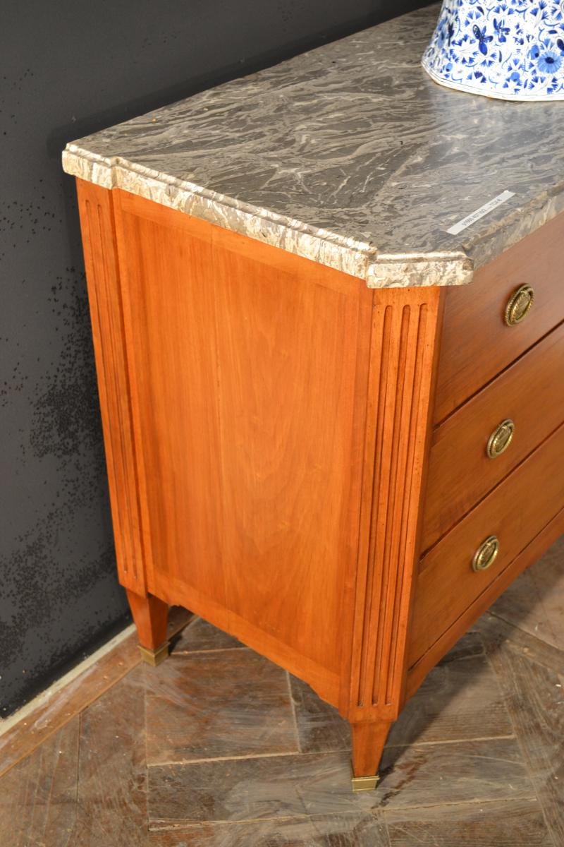 Commode de style Louis XVI