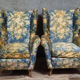 Pair of vintage armchairs with enveloping backrest.