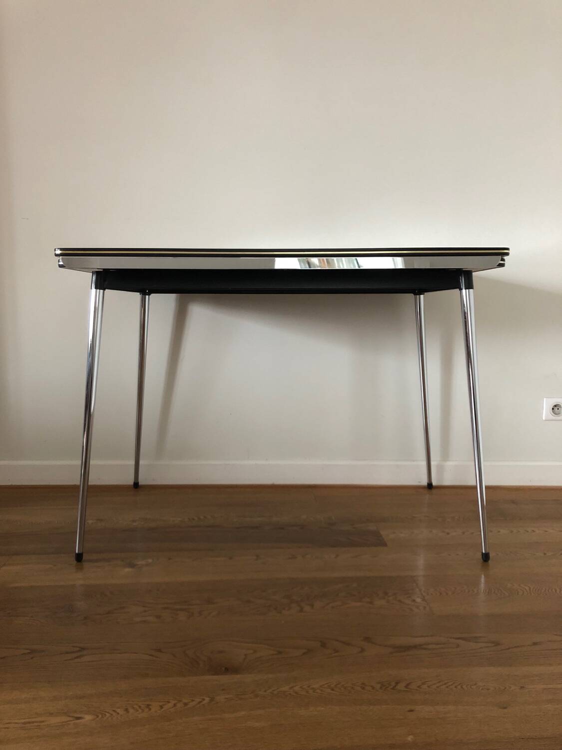 Extendable table