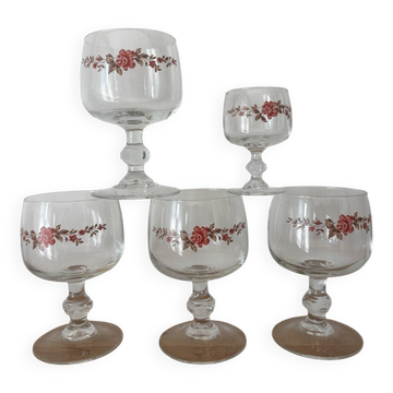 Vintage lot of 4 stemmed glasses and one liqueur glass Luminarc F'eurs.