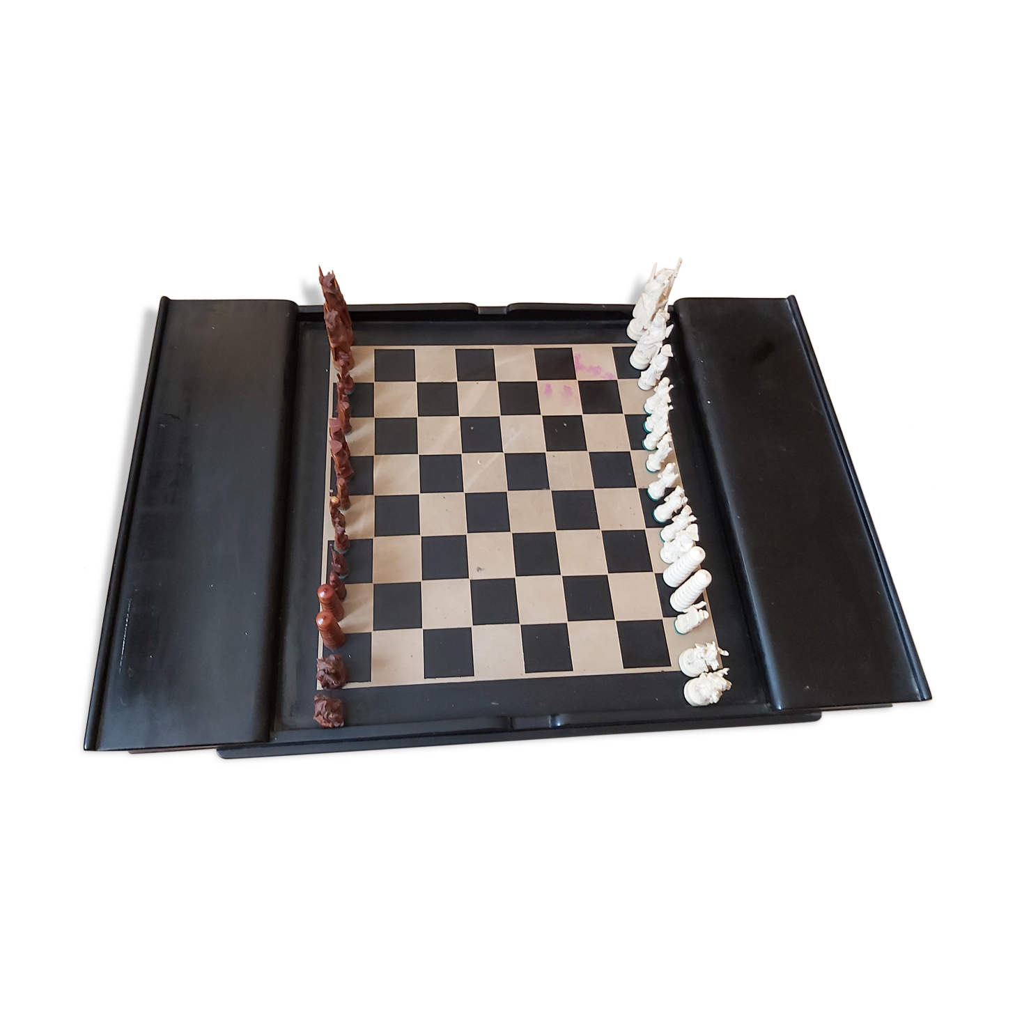 Chess game of the years with black lacquer and ivory board