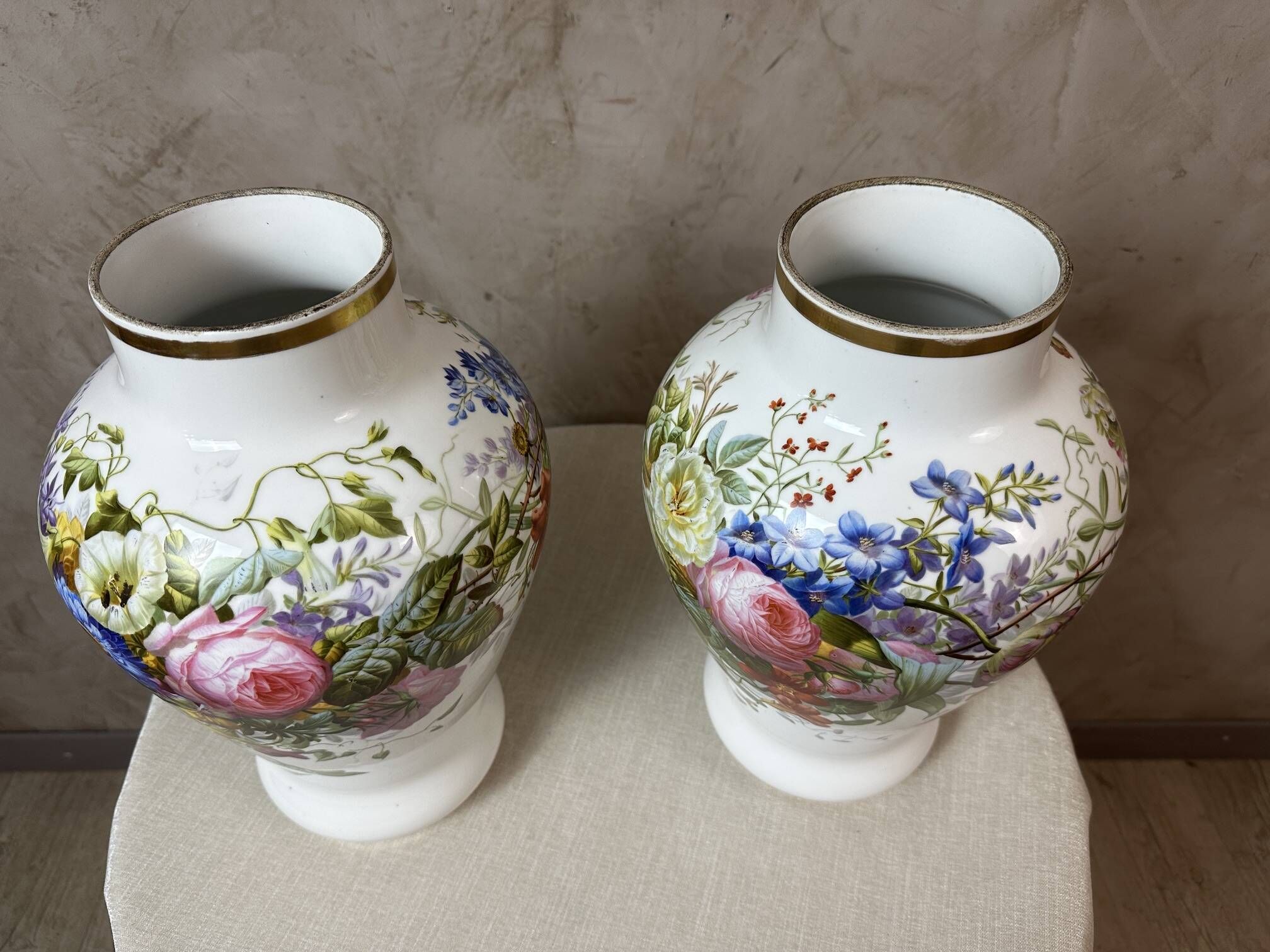 Pair of porcelain vases from Paris