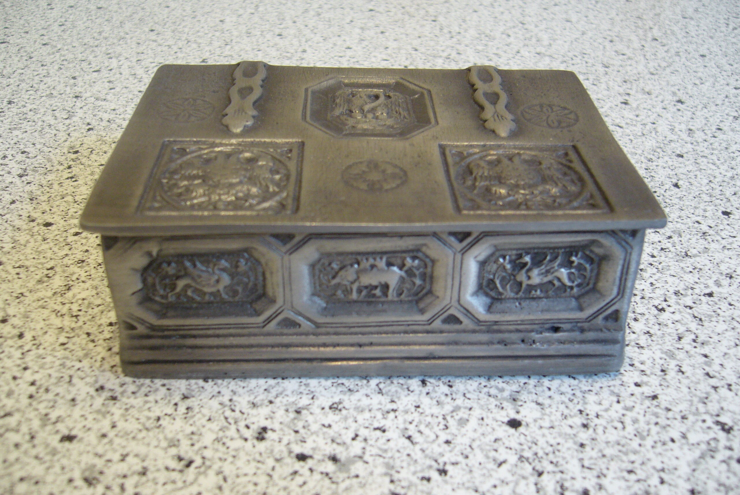 Box in pewter of Périgord