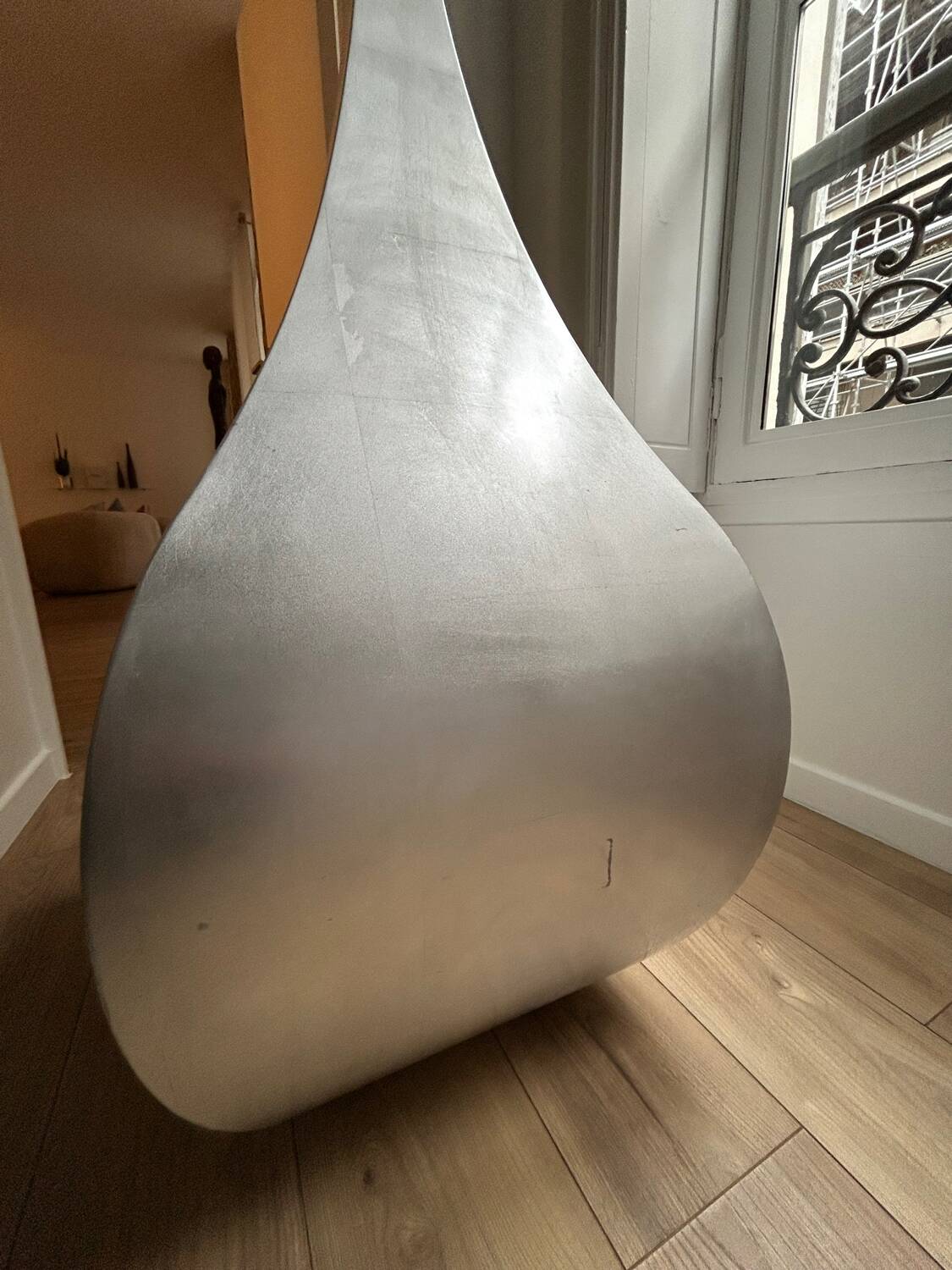 Monumental sculptural vase in aluminium – Italian design – De Castelli