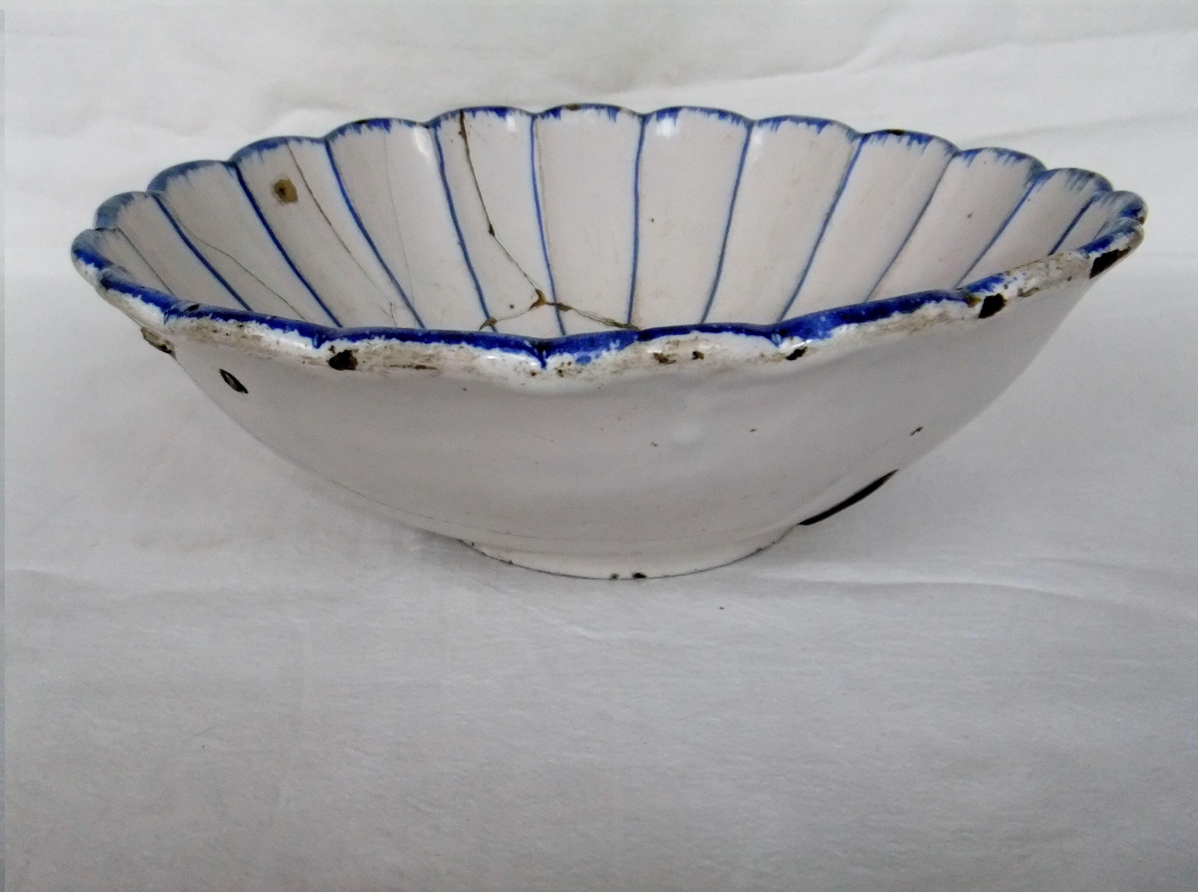 Salad bowl cut jatte XVIII century hollow flat Thiviers Auvillar