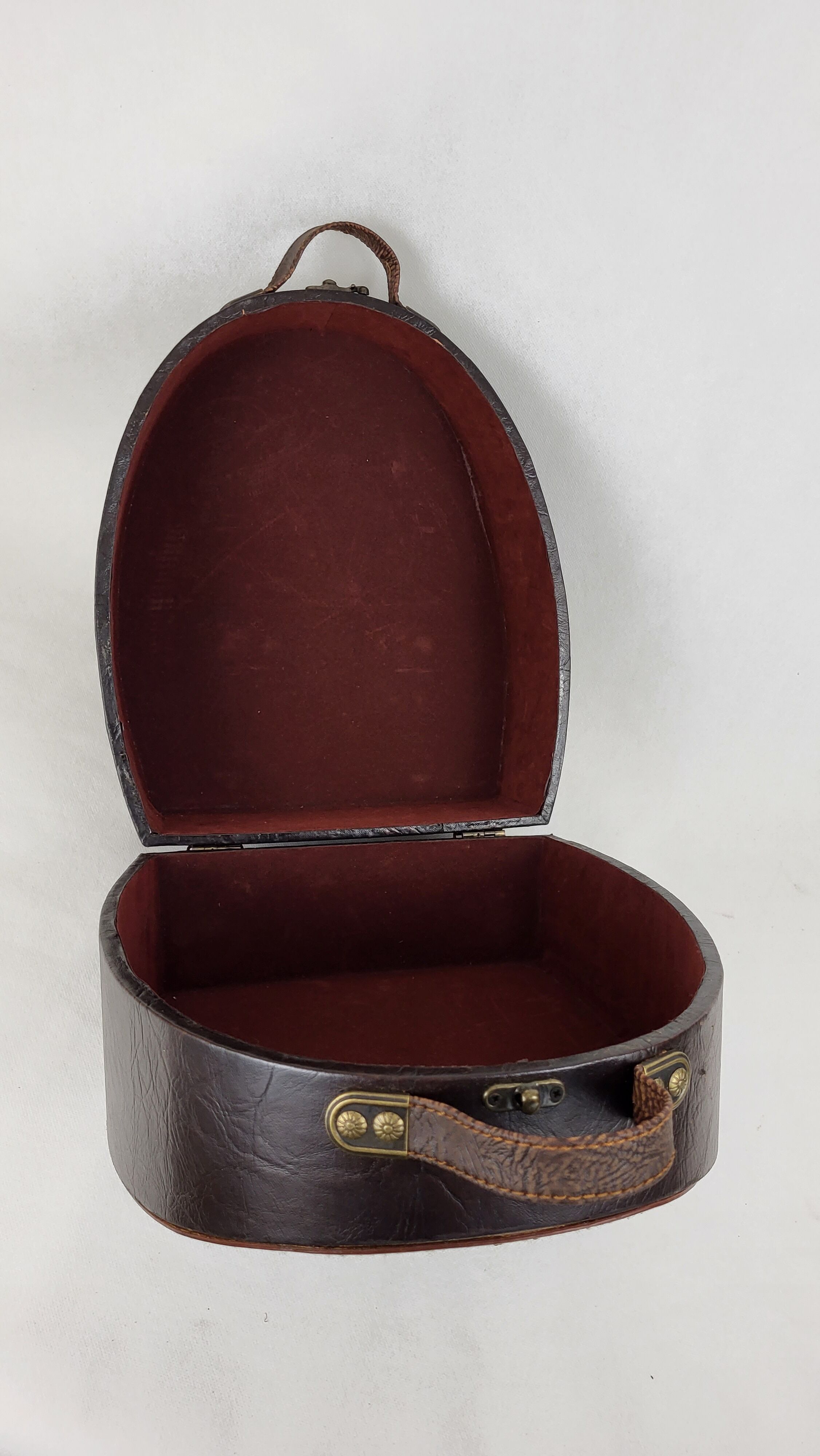 Storage box / suitcase