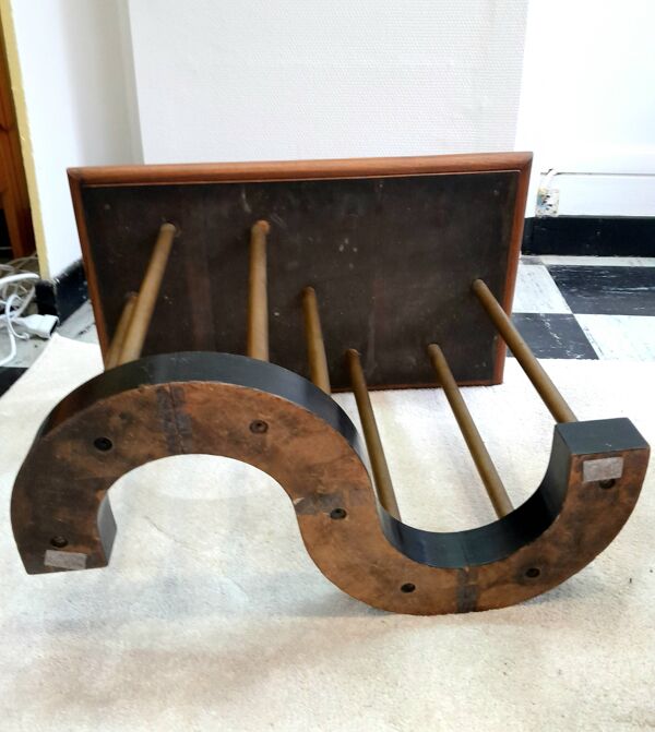 Table basse chêne et laiton vers 1960