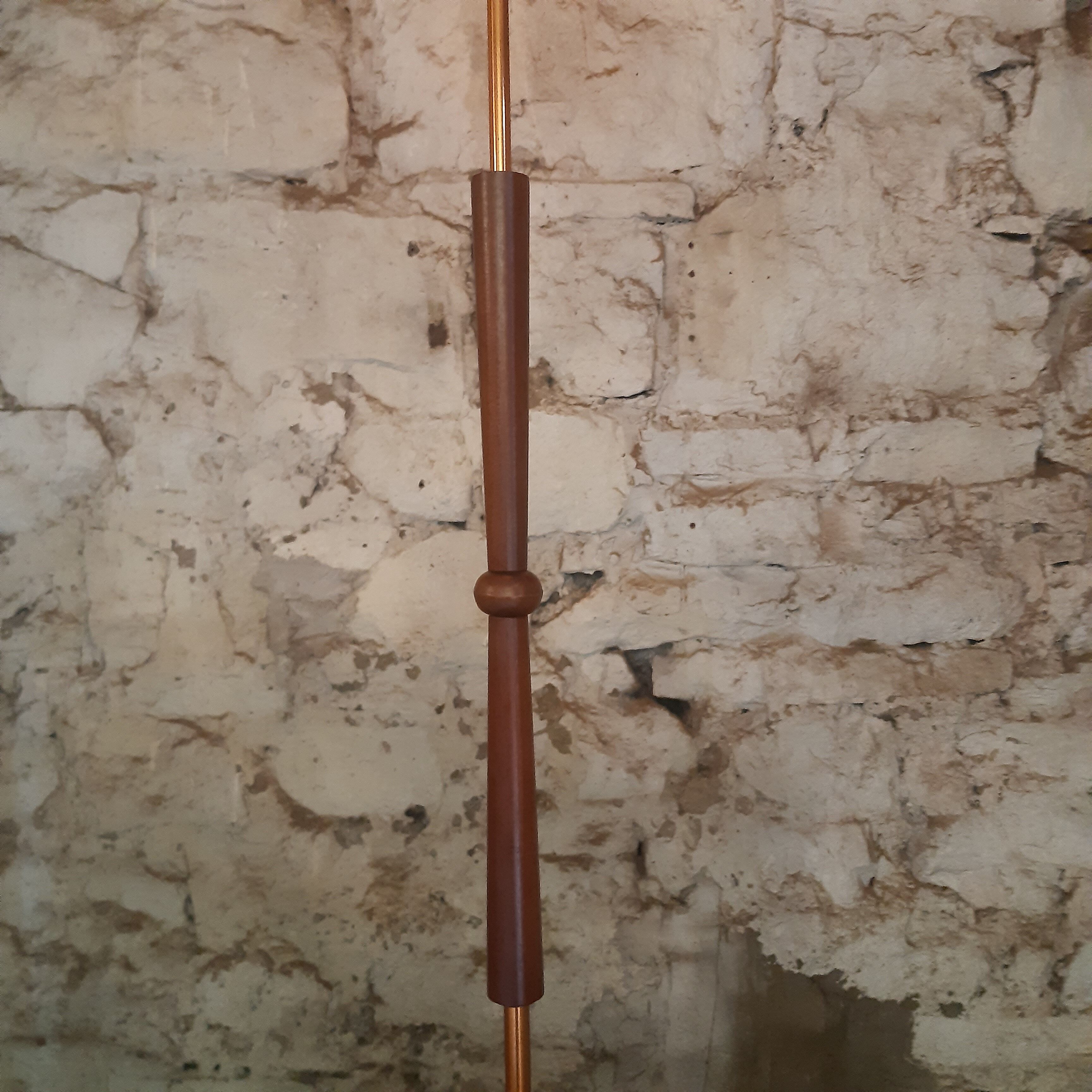 Lampadaire en teck du milieu du siècle