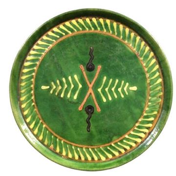Plat vert décor graphique