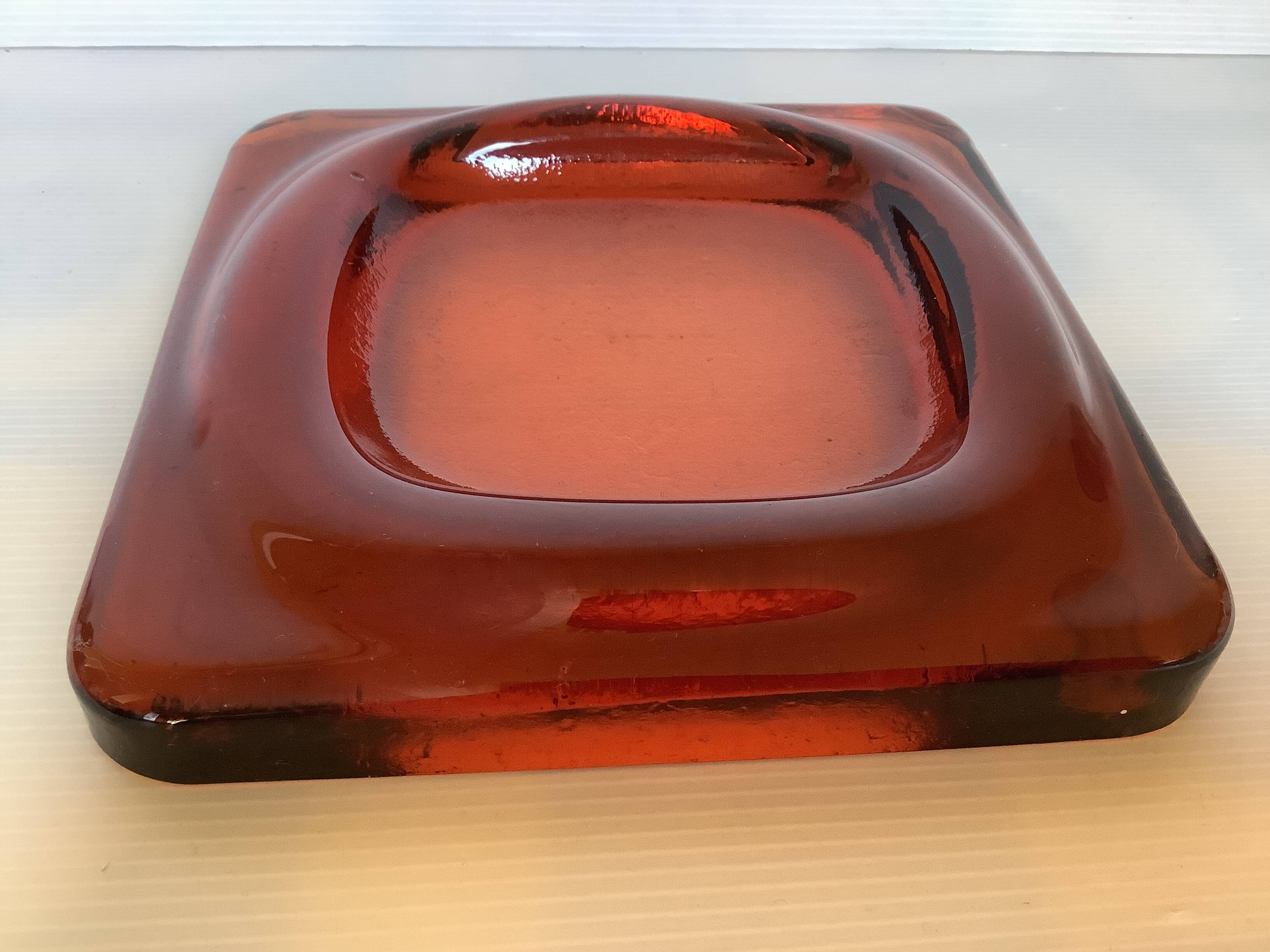 Saint Gobain coin pocket emptier