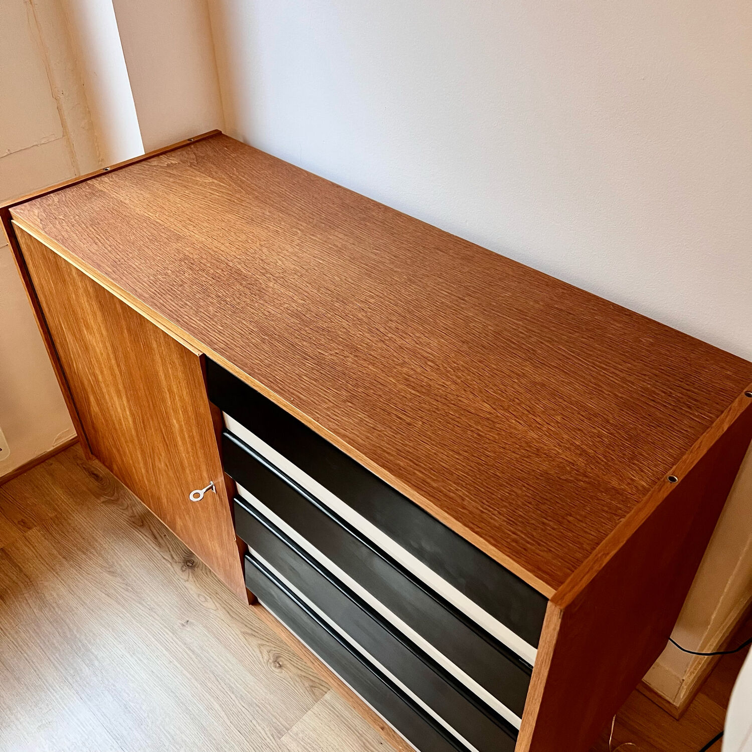 Commode U-458 de Jiri Jiroutek