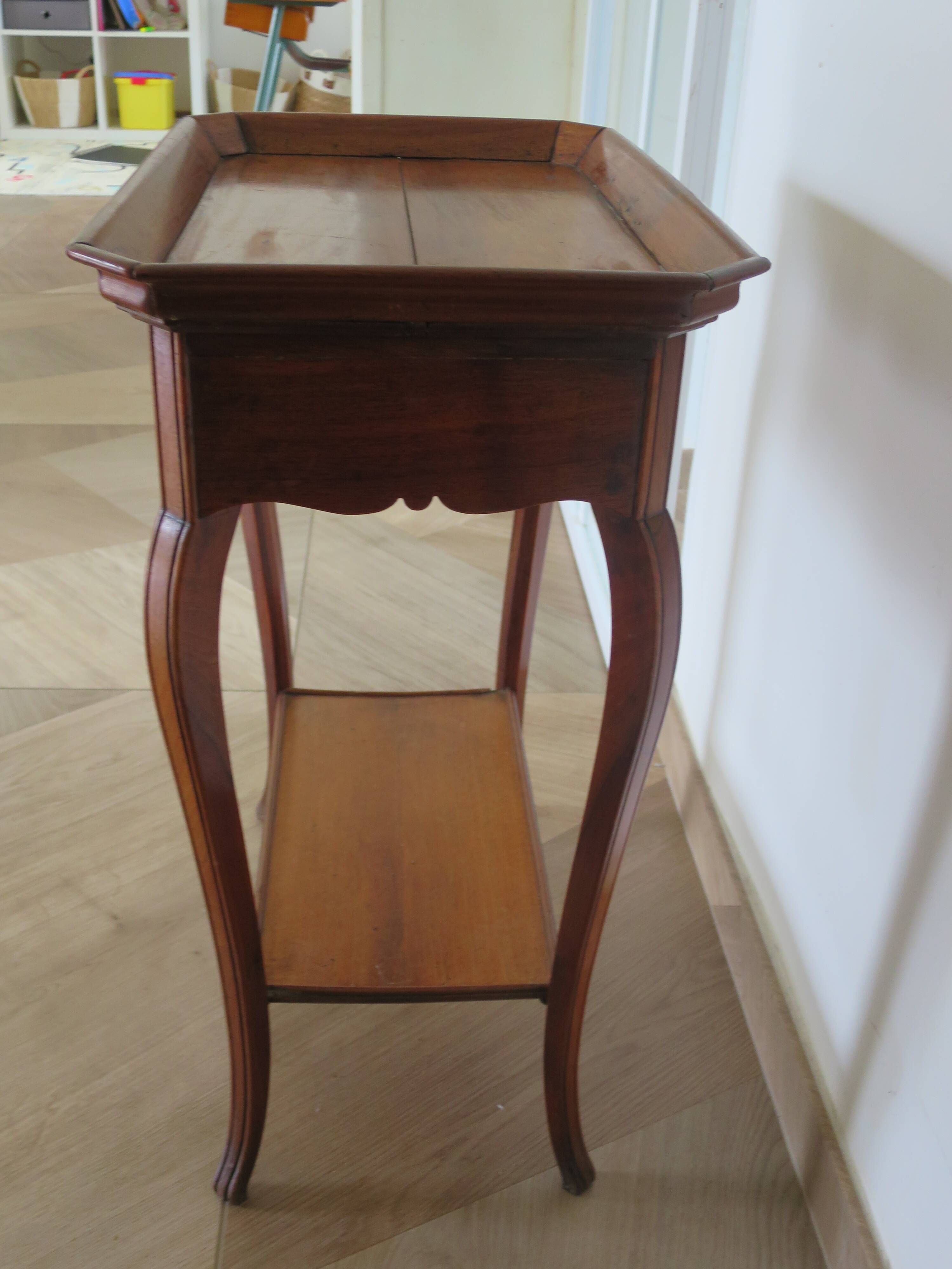 Side table – End table – Mahogany – Raised edge top – 1 drawer
