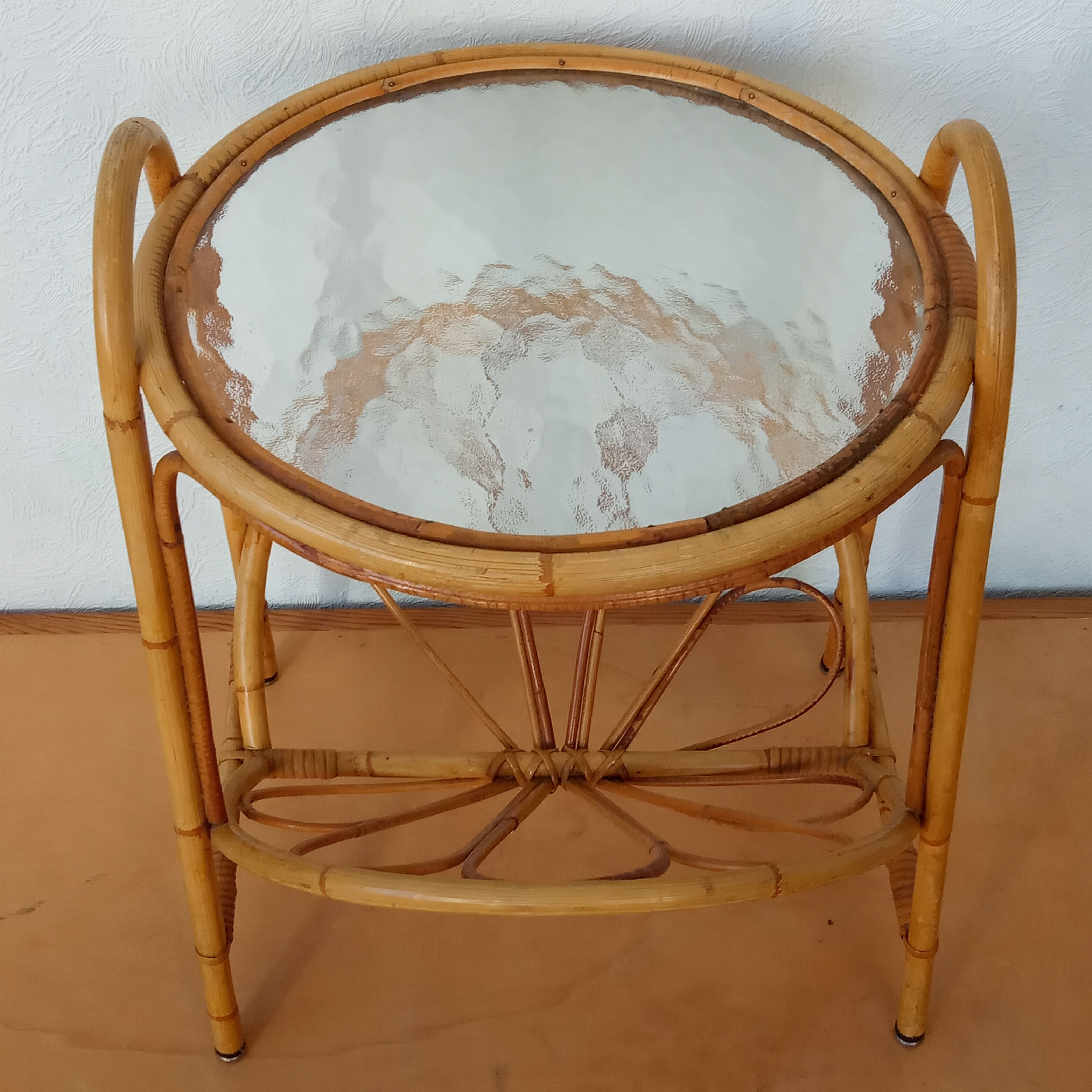 Table basse en rotin années 50