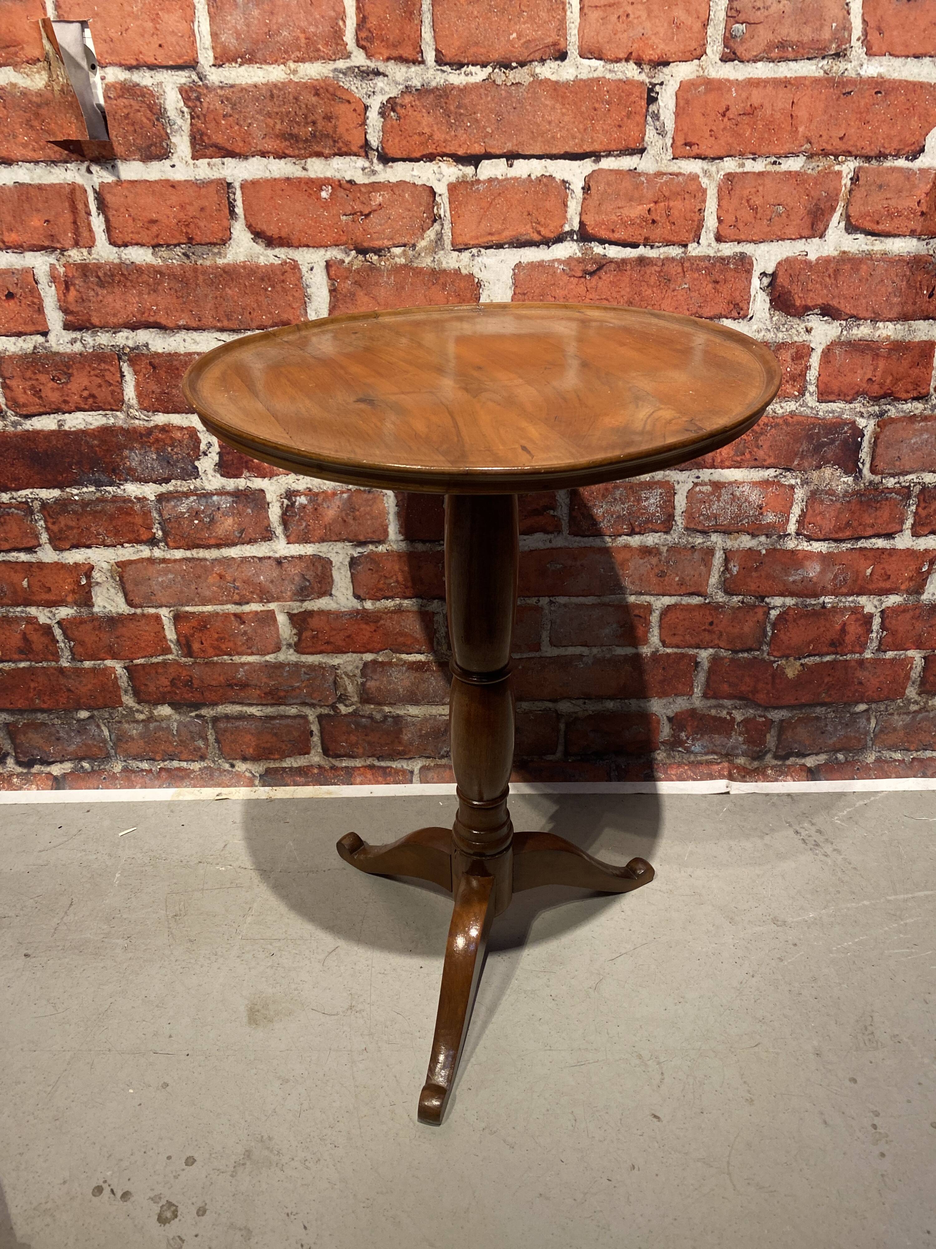 Wooden pedestal table