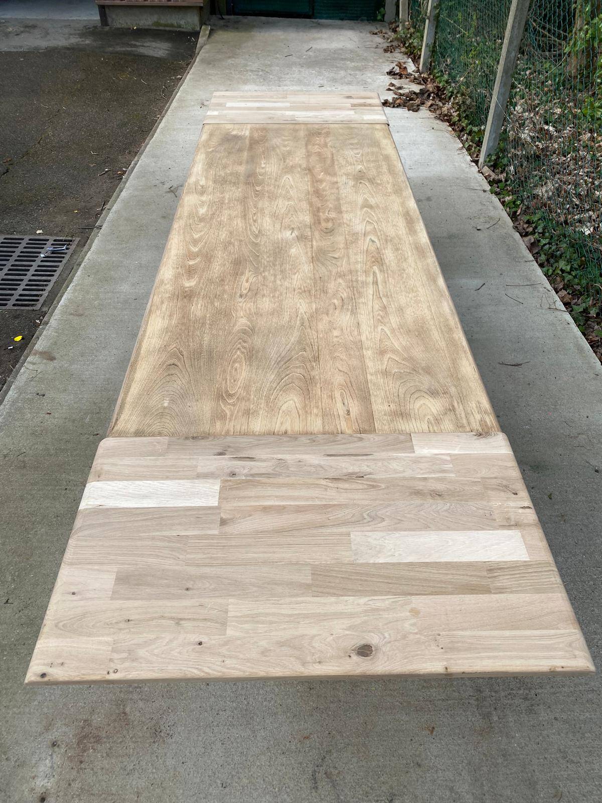 Table de ferme extensible rénovée en chêne brut 300cm pieds sculptés