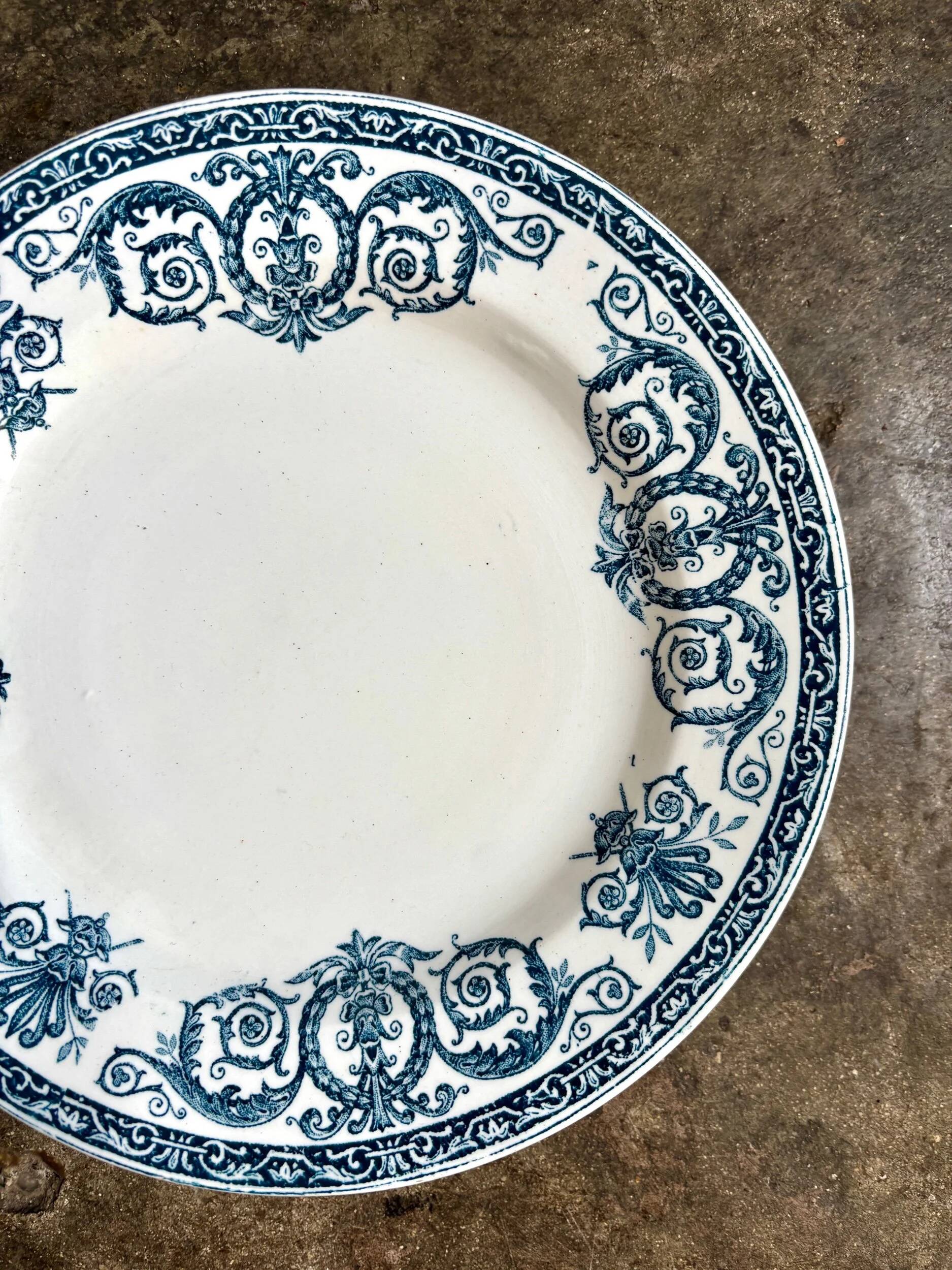 Léon Graves cake plate in earthenware, "Marie-Louise" service.