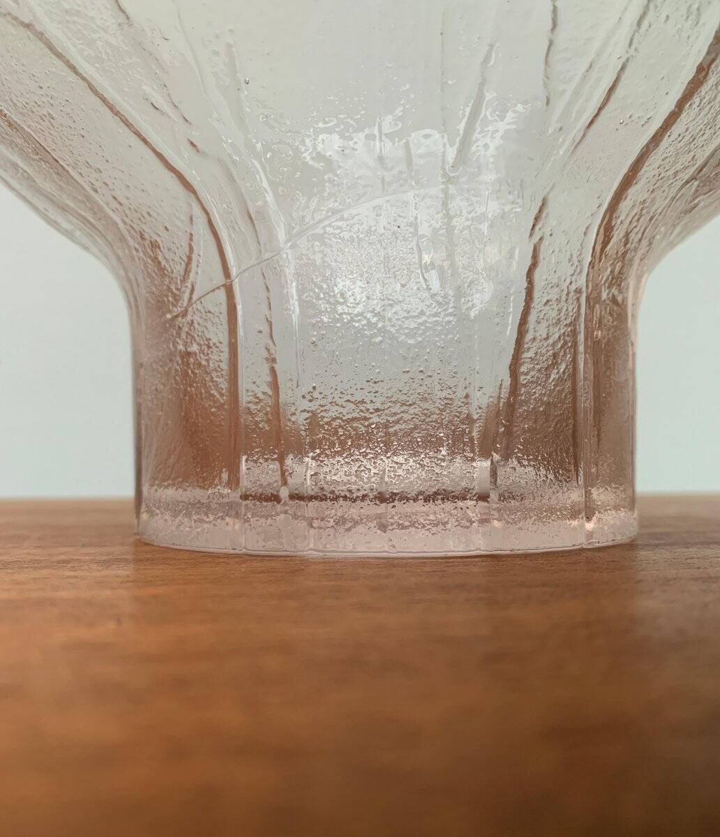 Large glass bowl from the mid-century by Heiniä Kainalossa for Humppila, Finland.