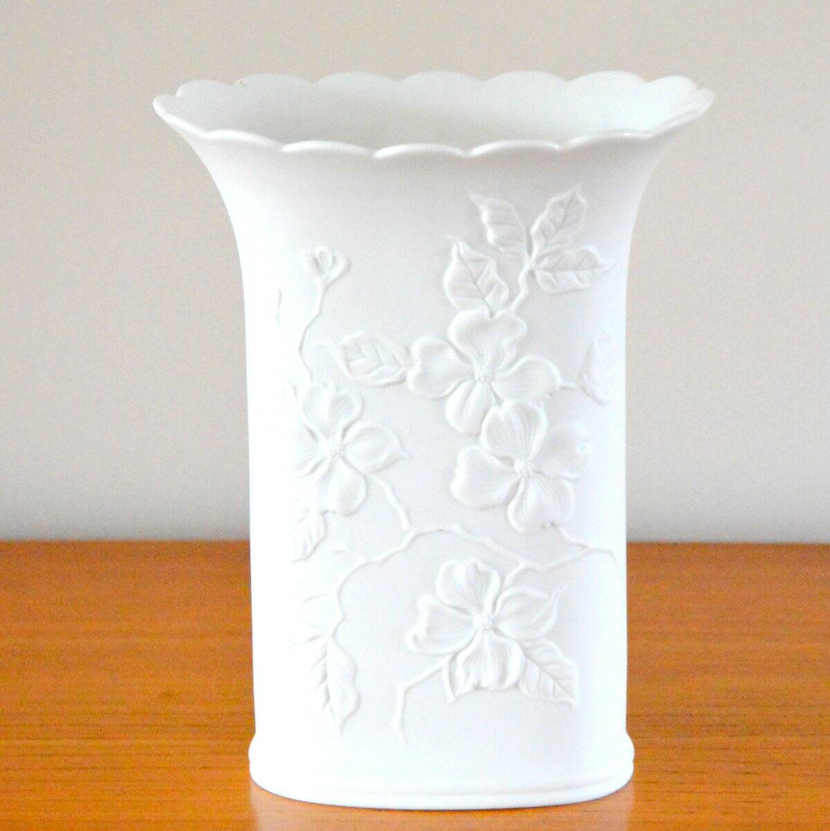 Porcelain / Faience / Biscuit vase by Ak Kaiser, Germany 1970