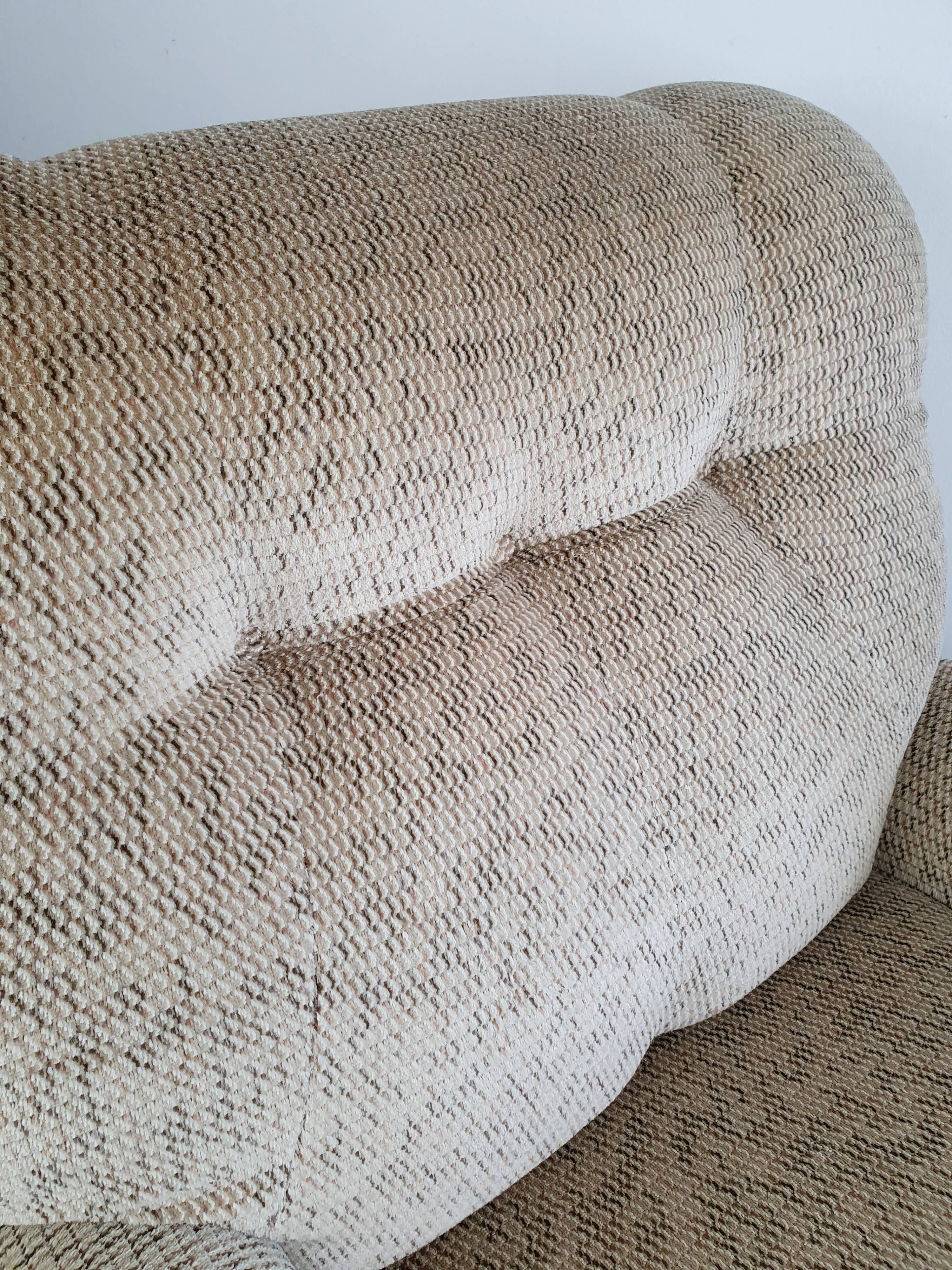 Vintage velvet armchair armrests fins