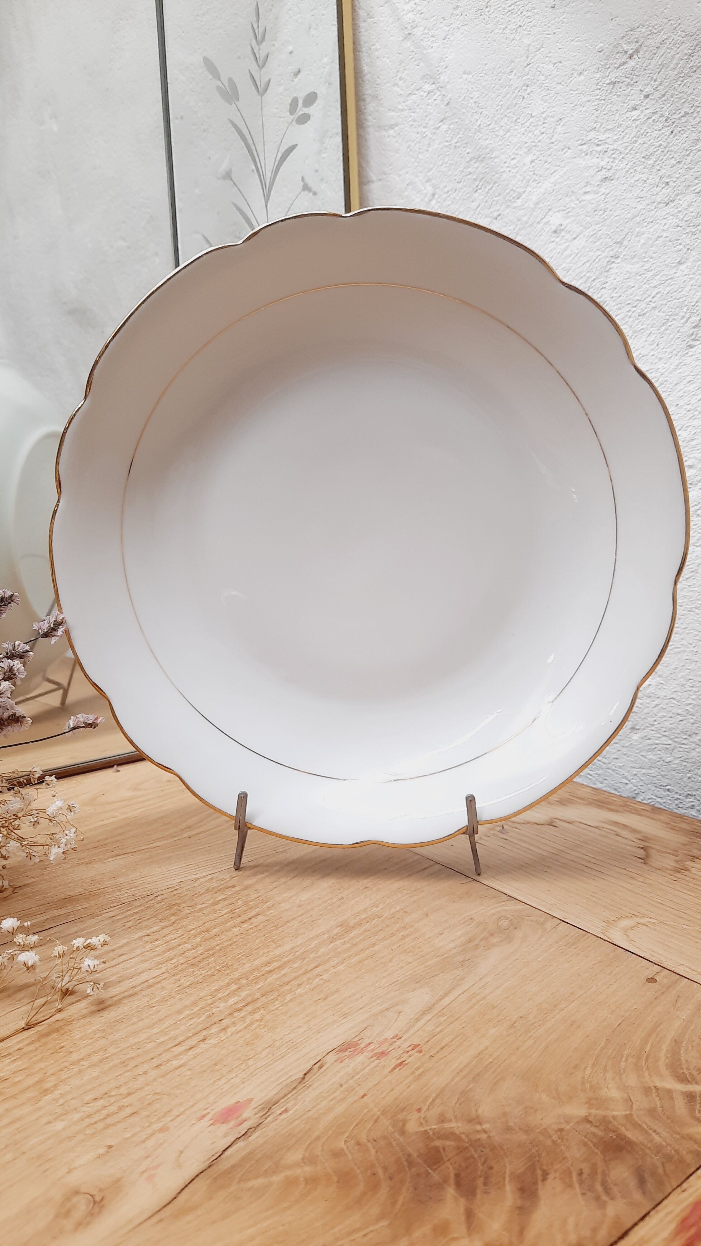White and gold porcelain bowl