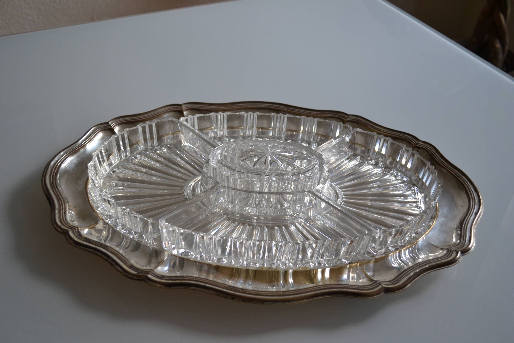 Plat serviteur apéritif métal argenté poinçon HKE et verre