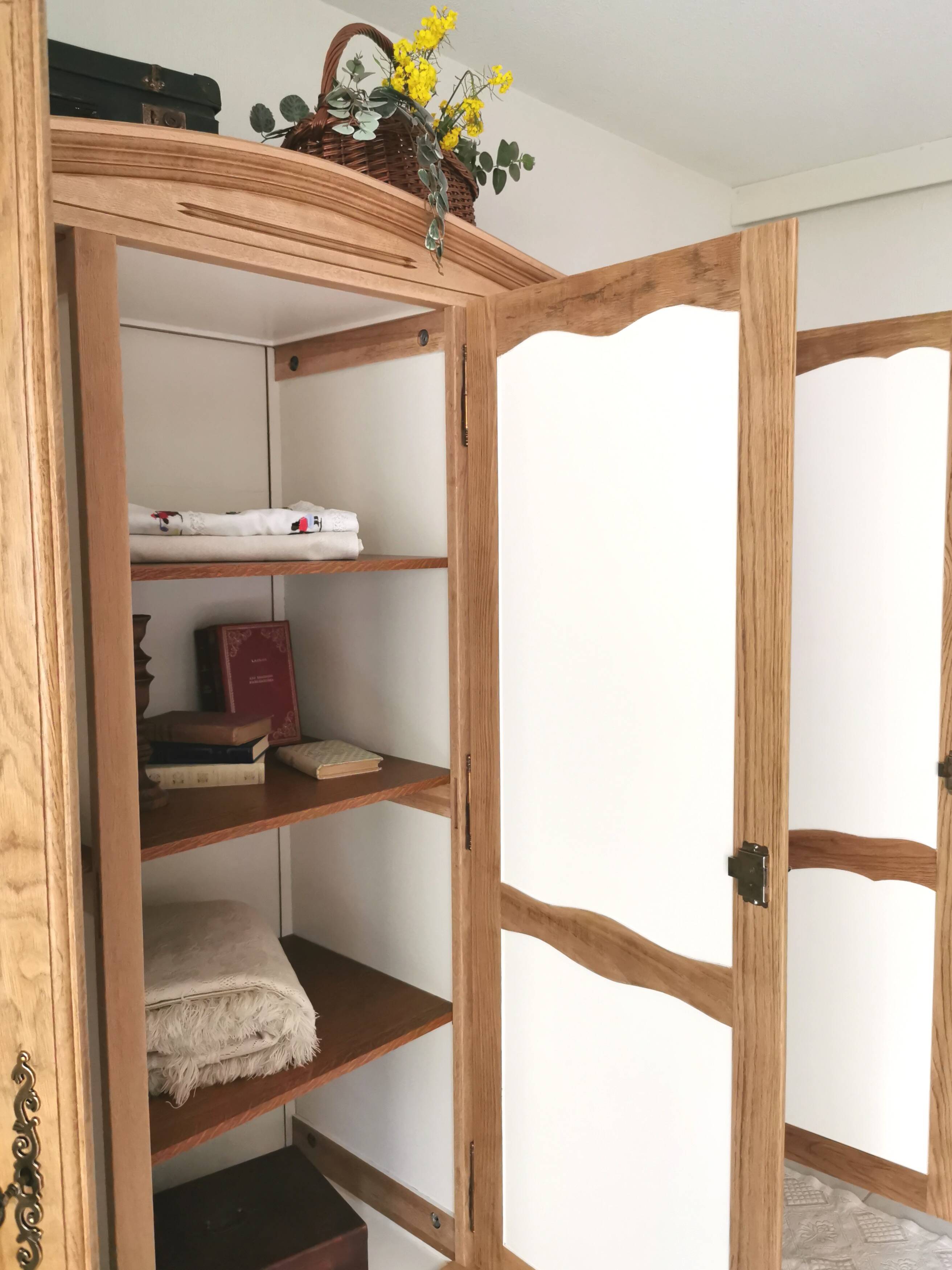 Antique wardrobe with 3 doors