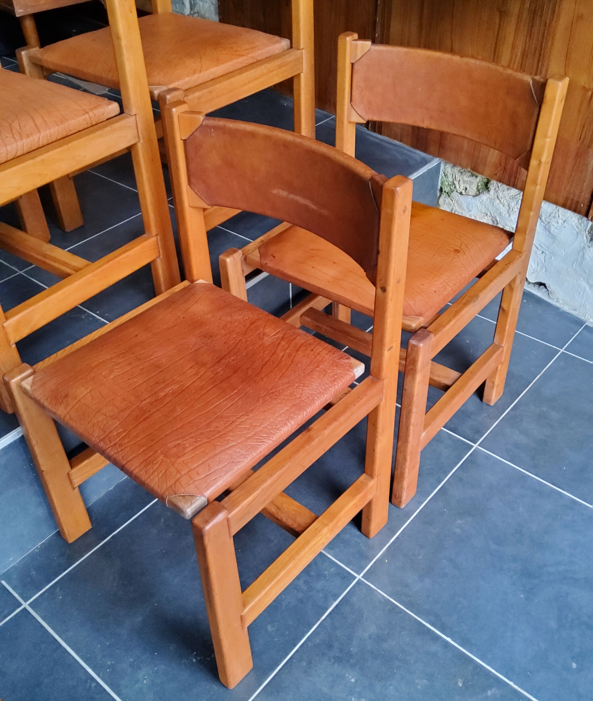 Chairs Maison Regain solid elm structure, leather seat and back