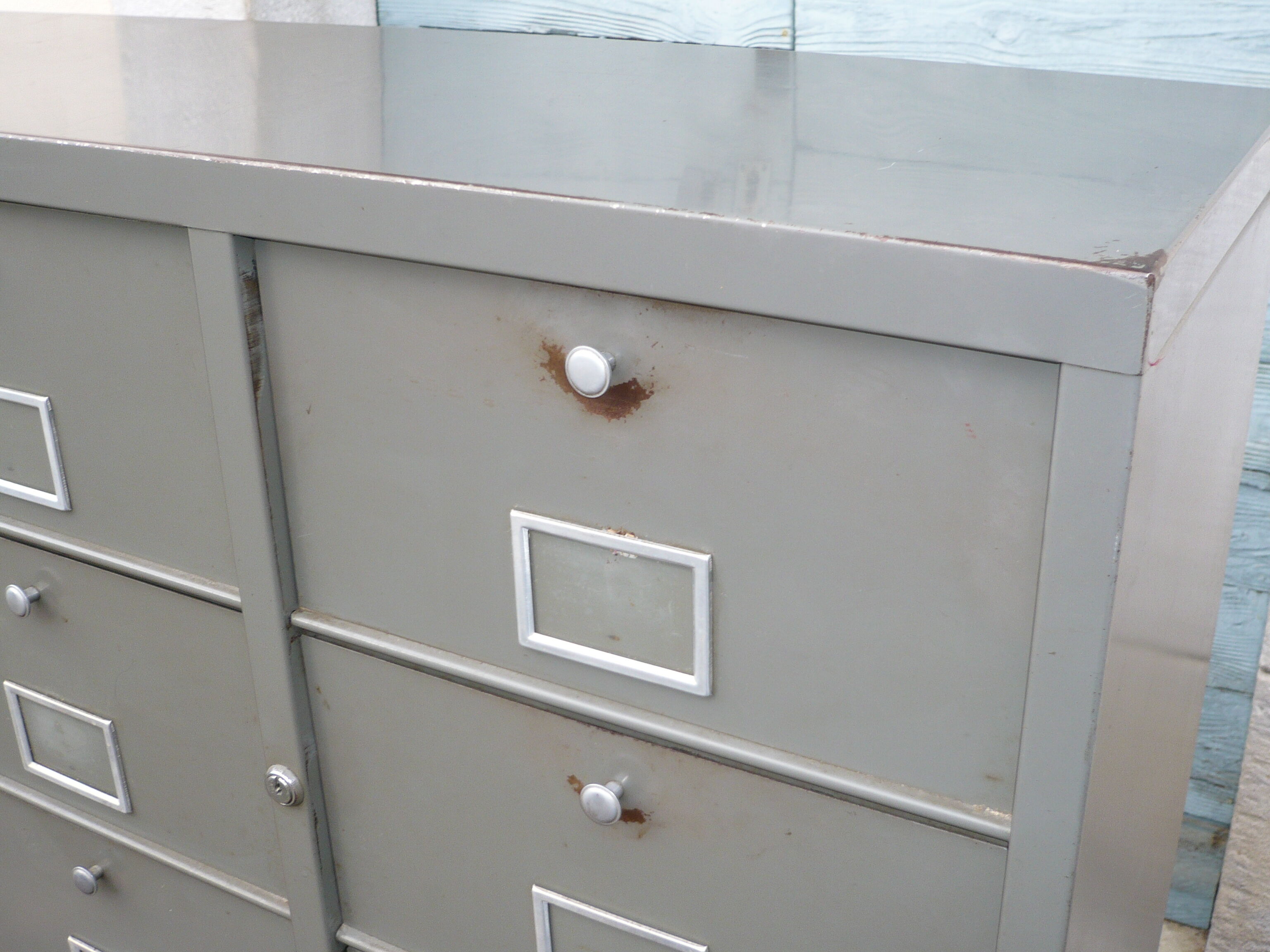 Furniture industrial clamshell