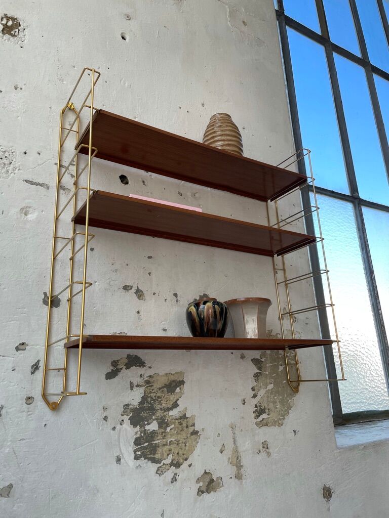 String-type wall shelf