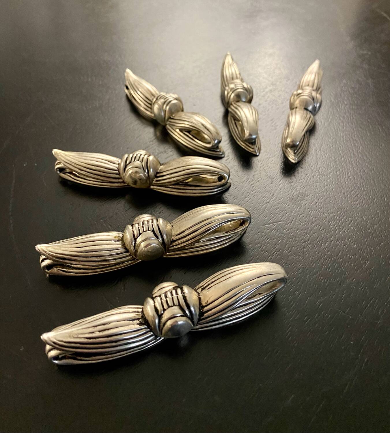 6 metal bow-shaped knife holders