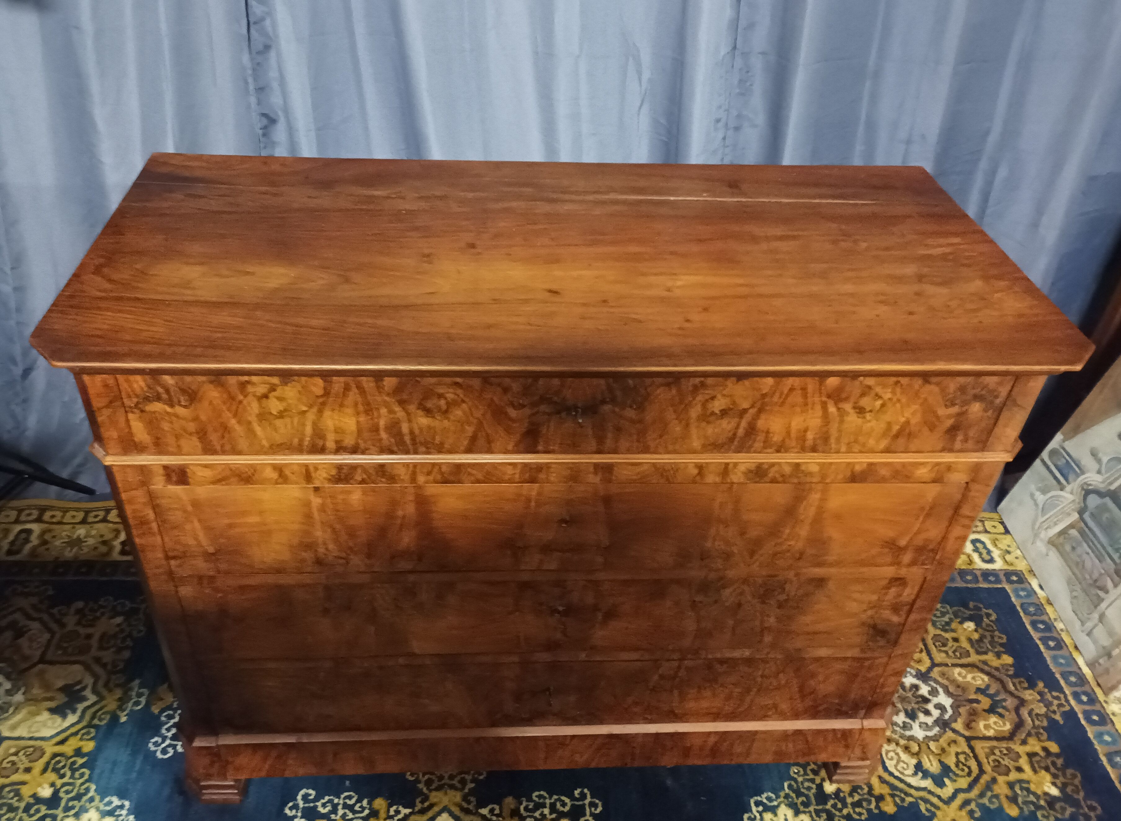 Commode Louis Philippe en ronce de noyer XIXème