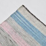 Grand kilim vintage scandinave à rayures pastel bleu et rose