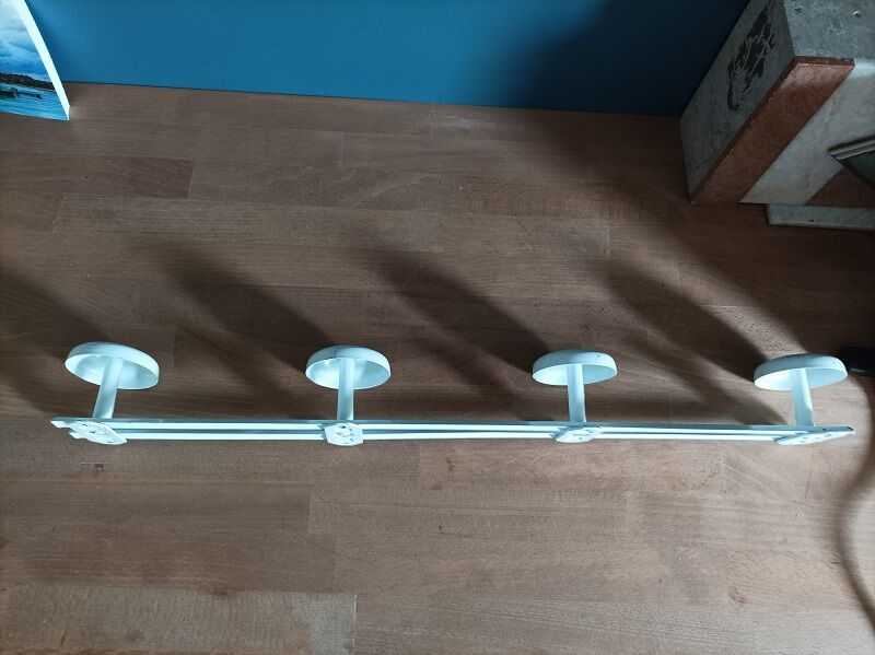 Patinated coat rack 4 hooks patinated metal white deco dp 03231147
