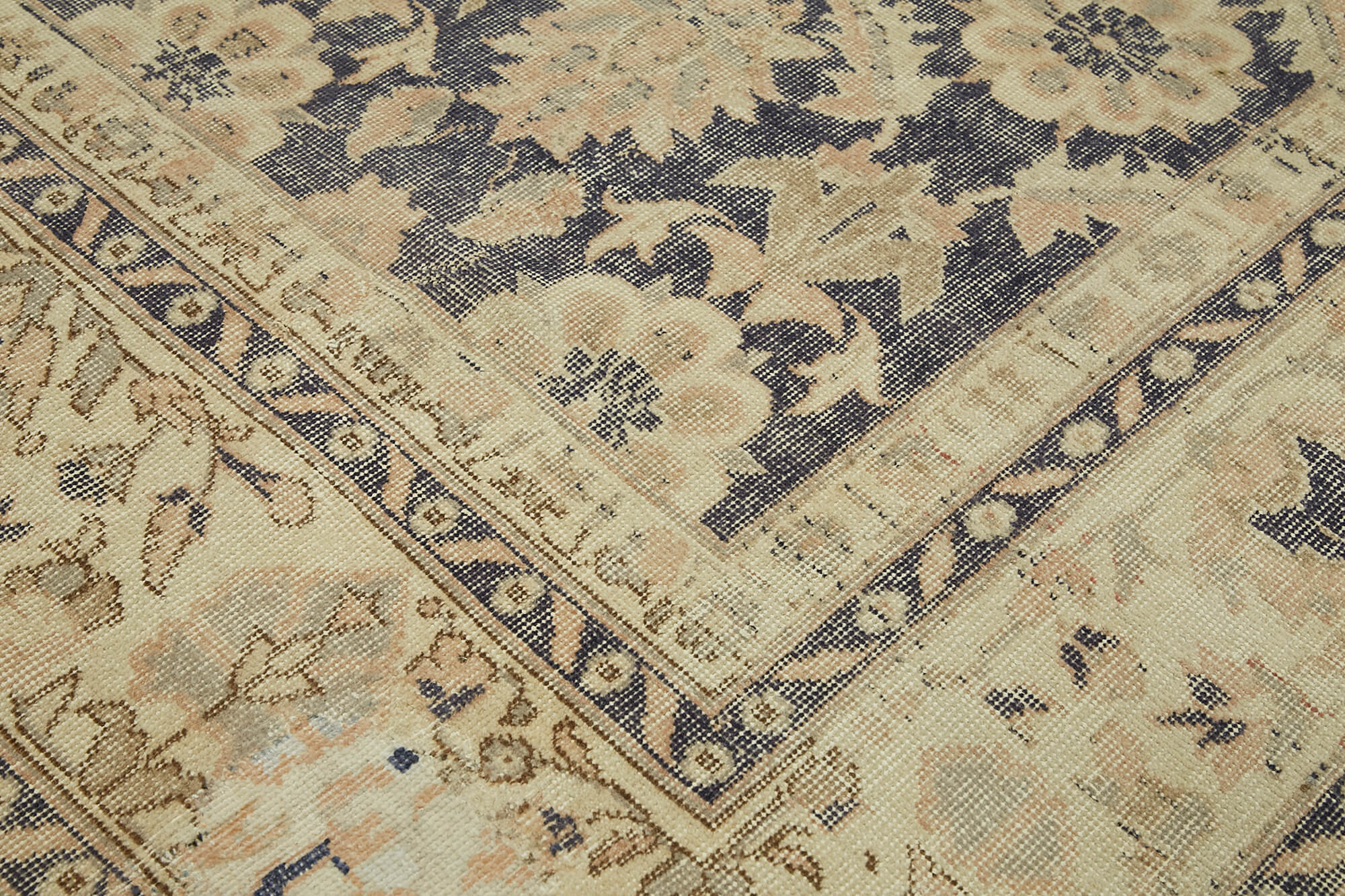 1980s 277 cm x 393 cm beige wool carpet