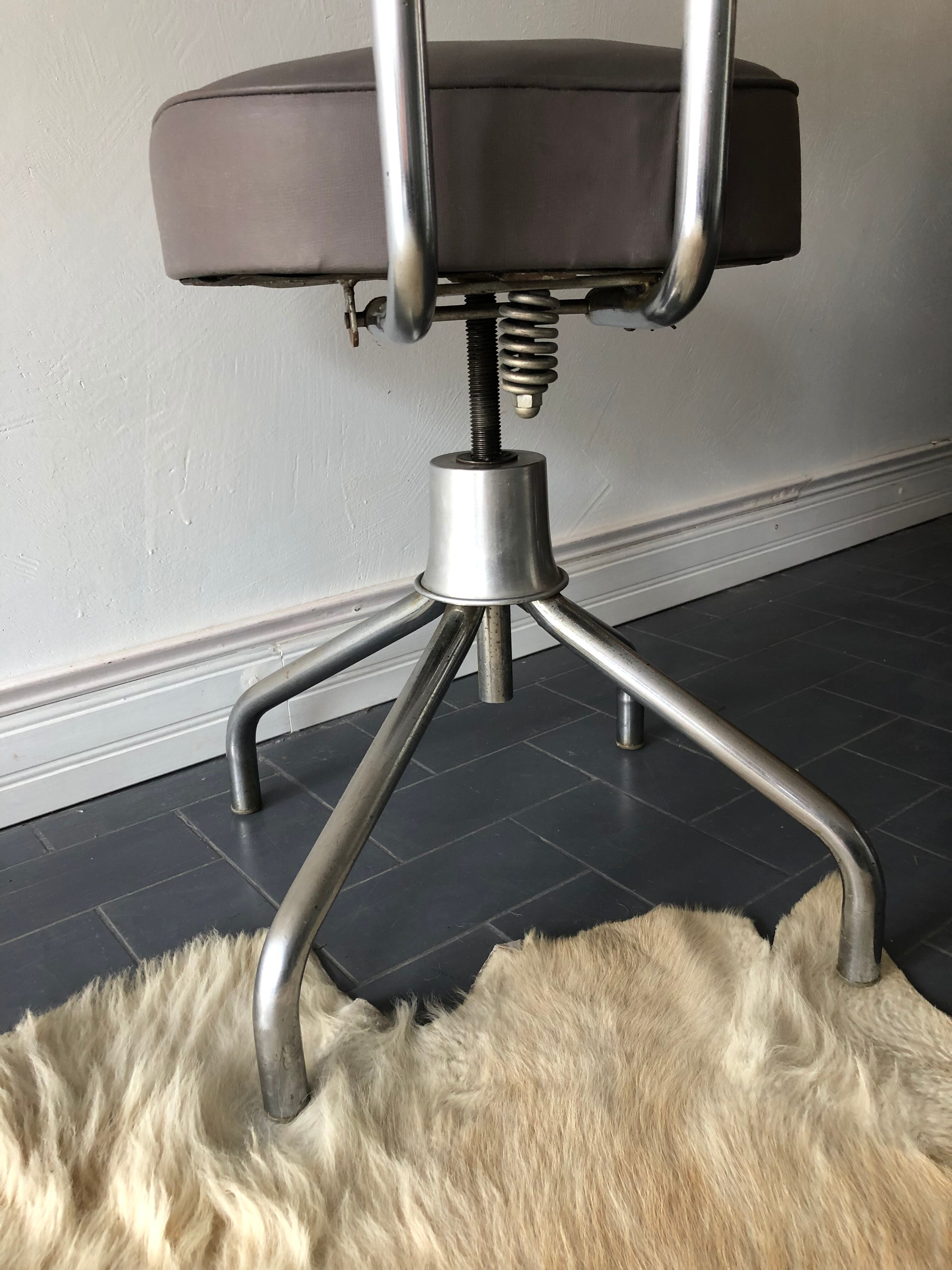 Workshop Chair, industrial, Ronéo.