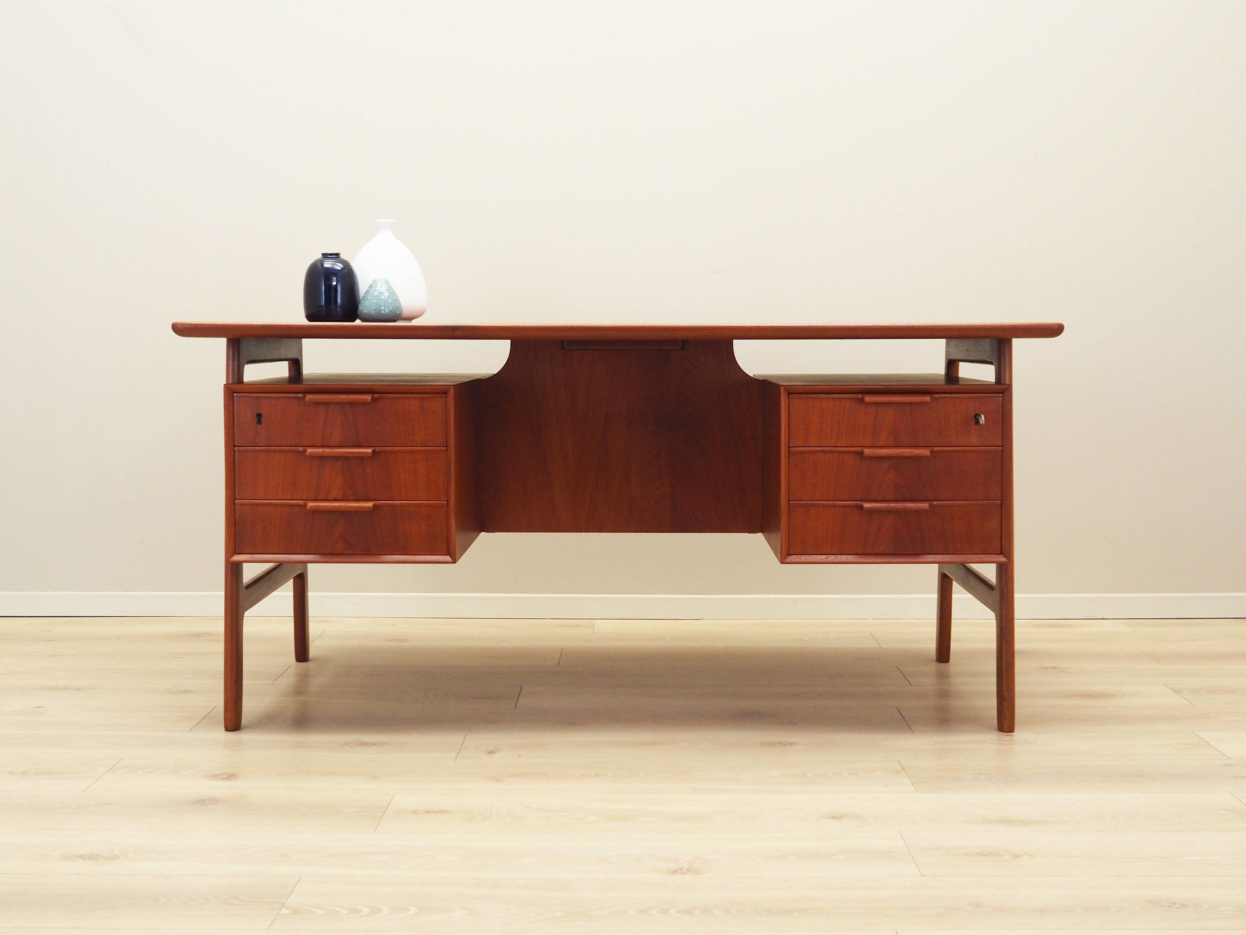 Bureau en teck, design danois, années 1970, fabrication : Omann Jun